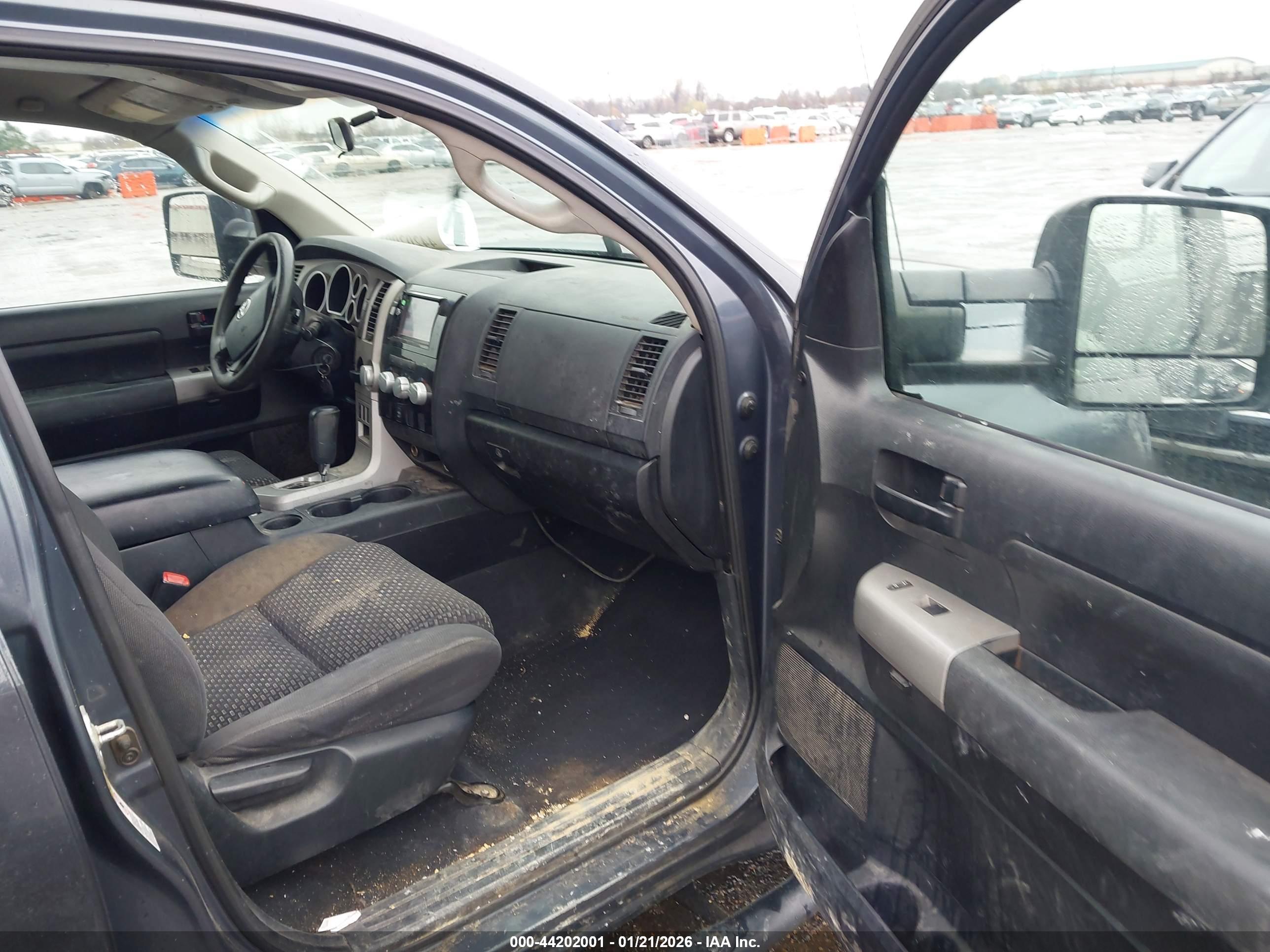 TOYOTA TUNDRA image 5