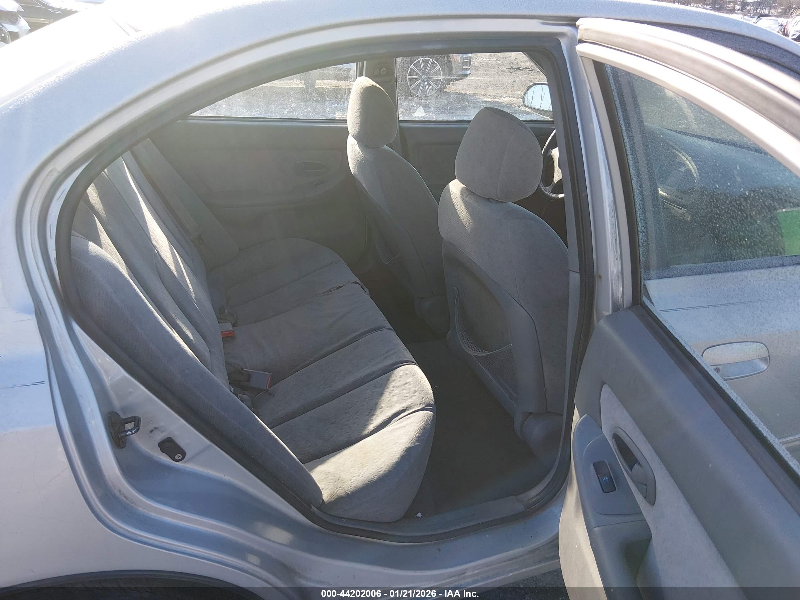 HYUNDAI ELANTRA image 8