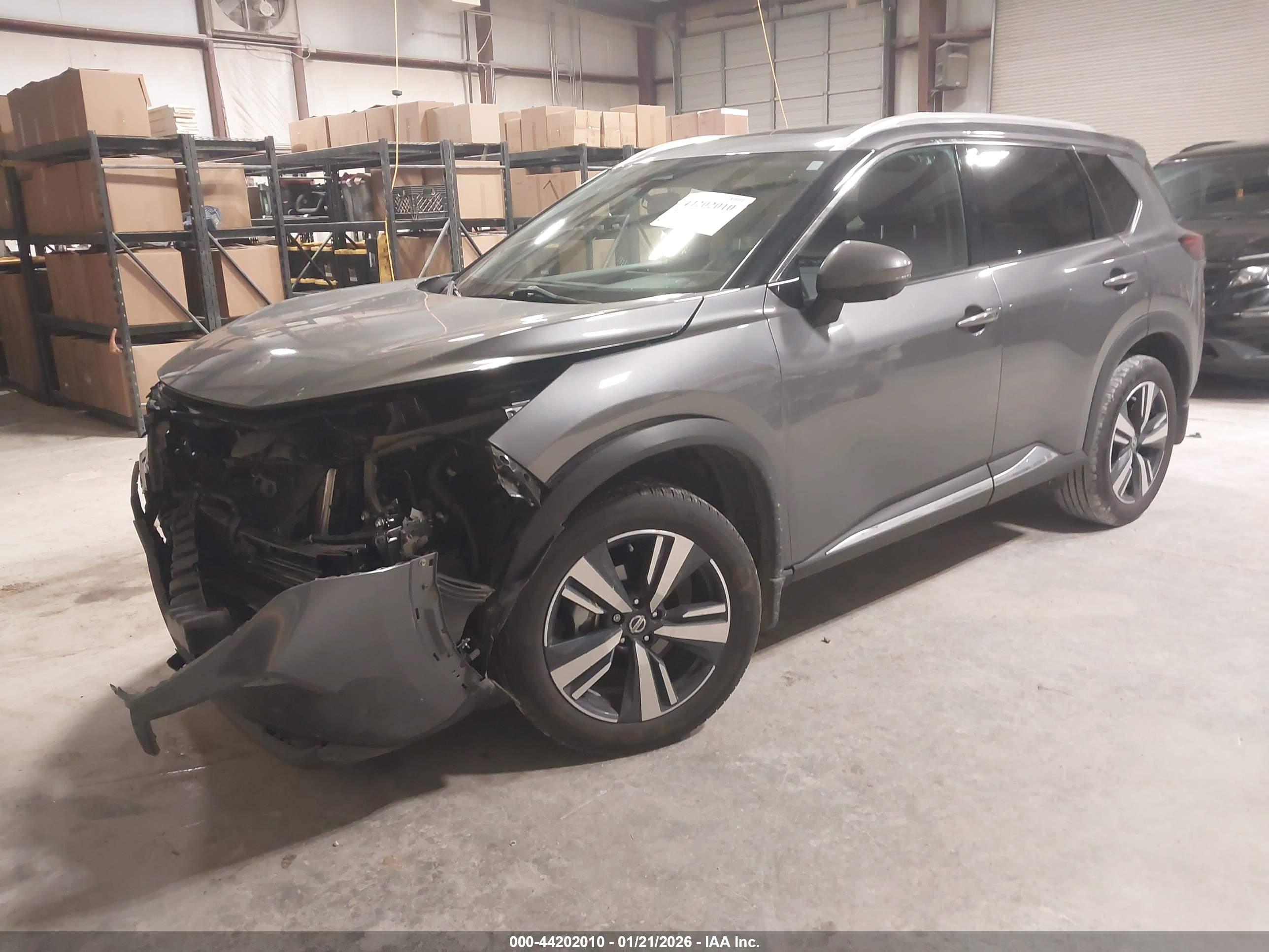 NISSAN ROGUE image 2