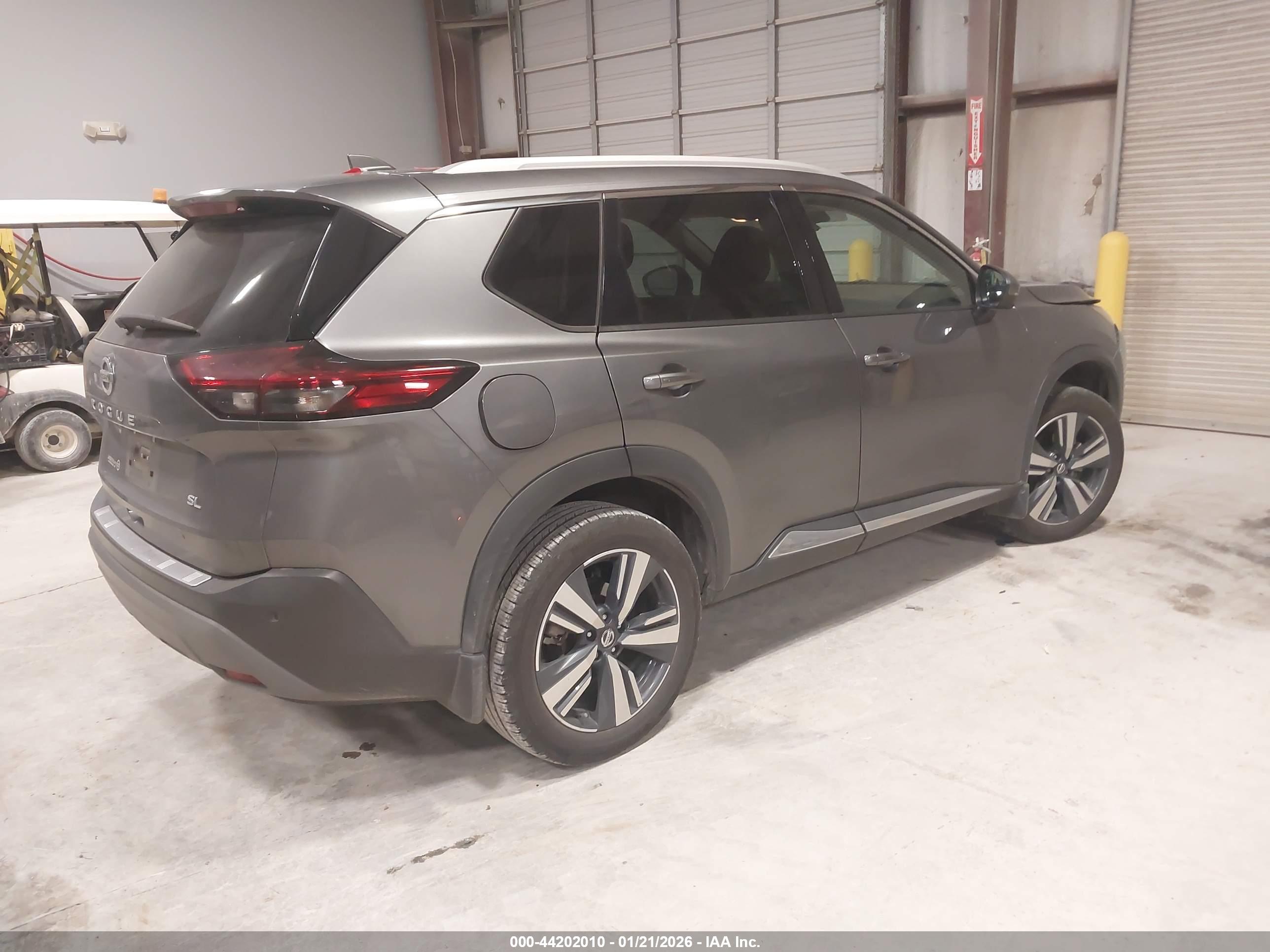 NISSAN ROGUE image 4