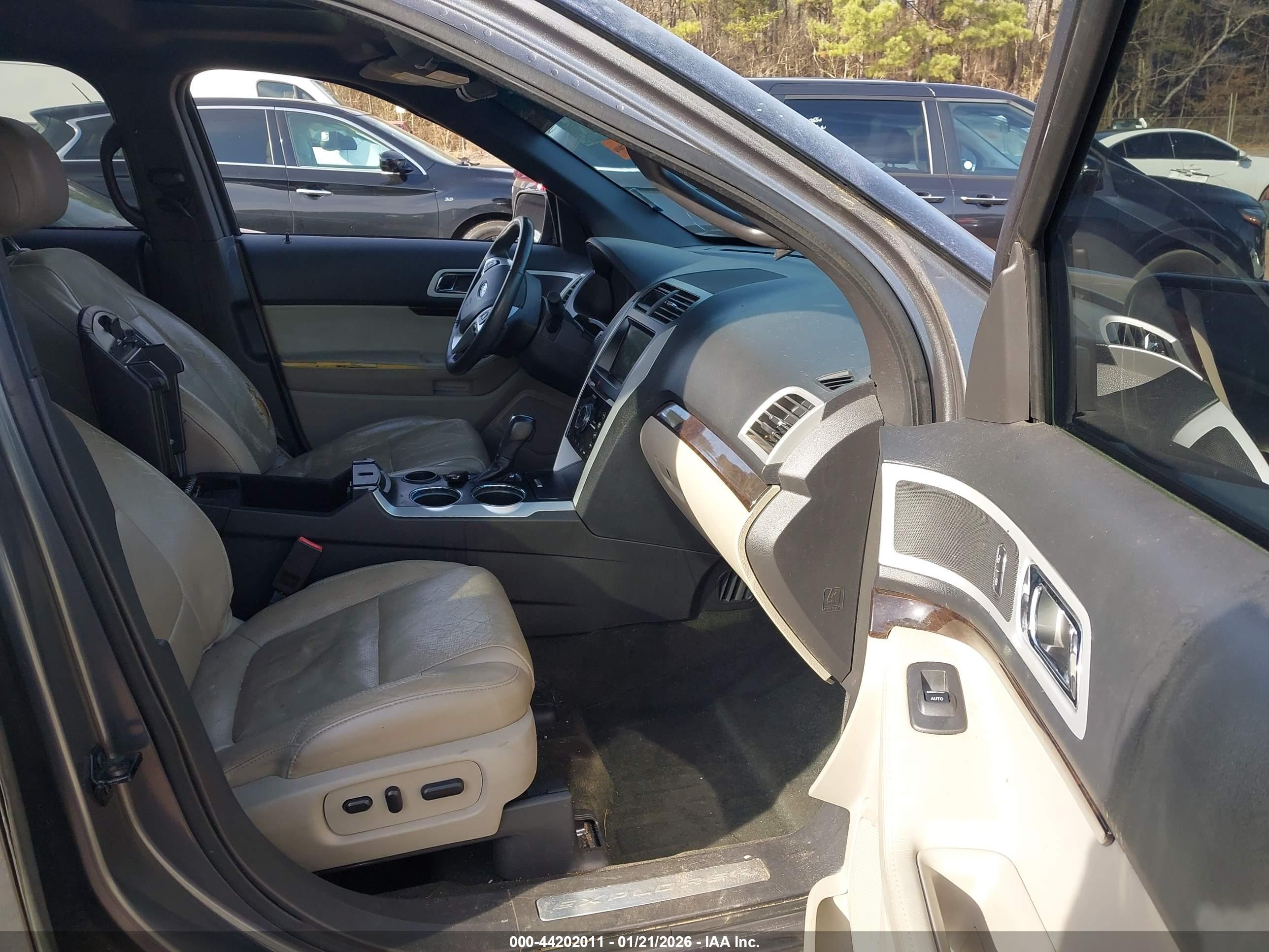 FORD EXPLORER image 5
