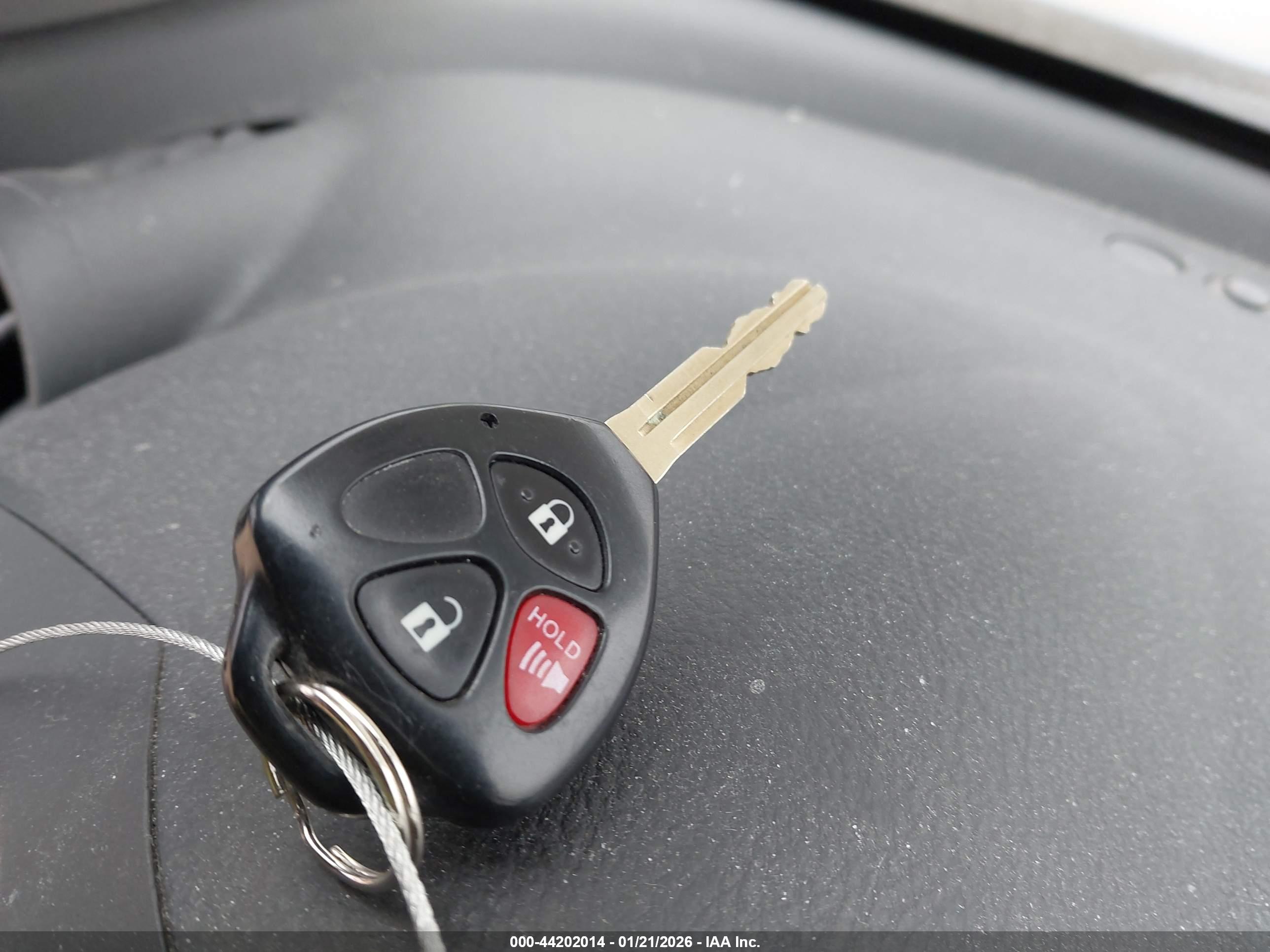 TOYOTA RAV4 image 11