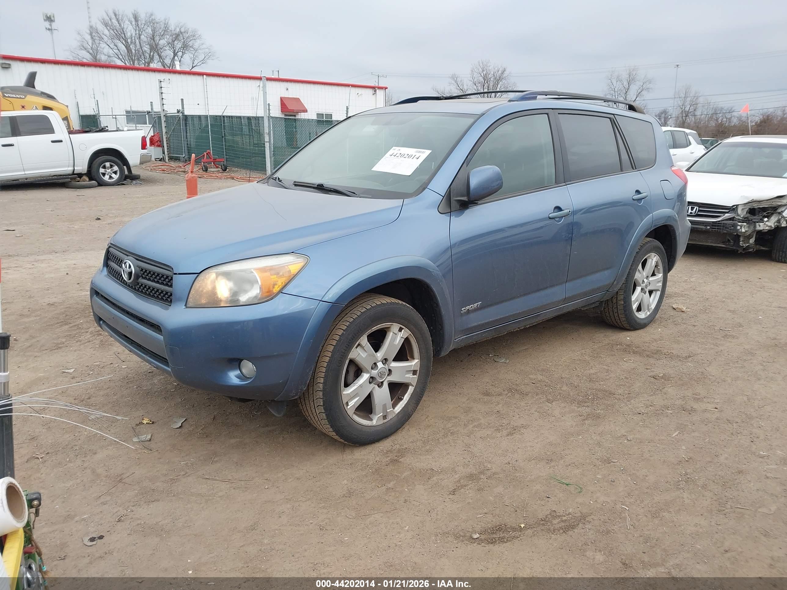 TOYOTA RAV4 image 2
