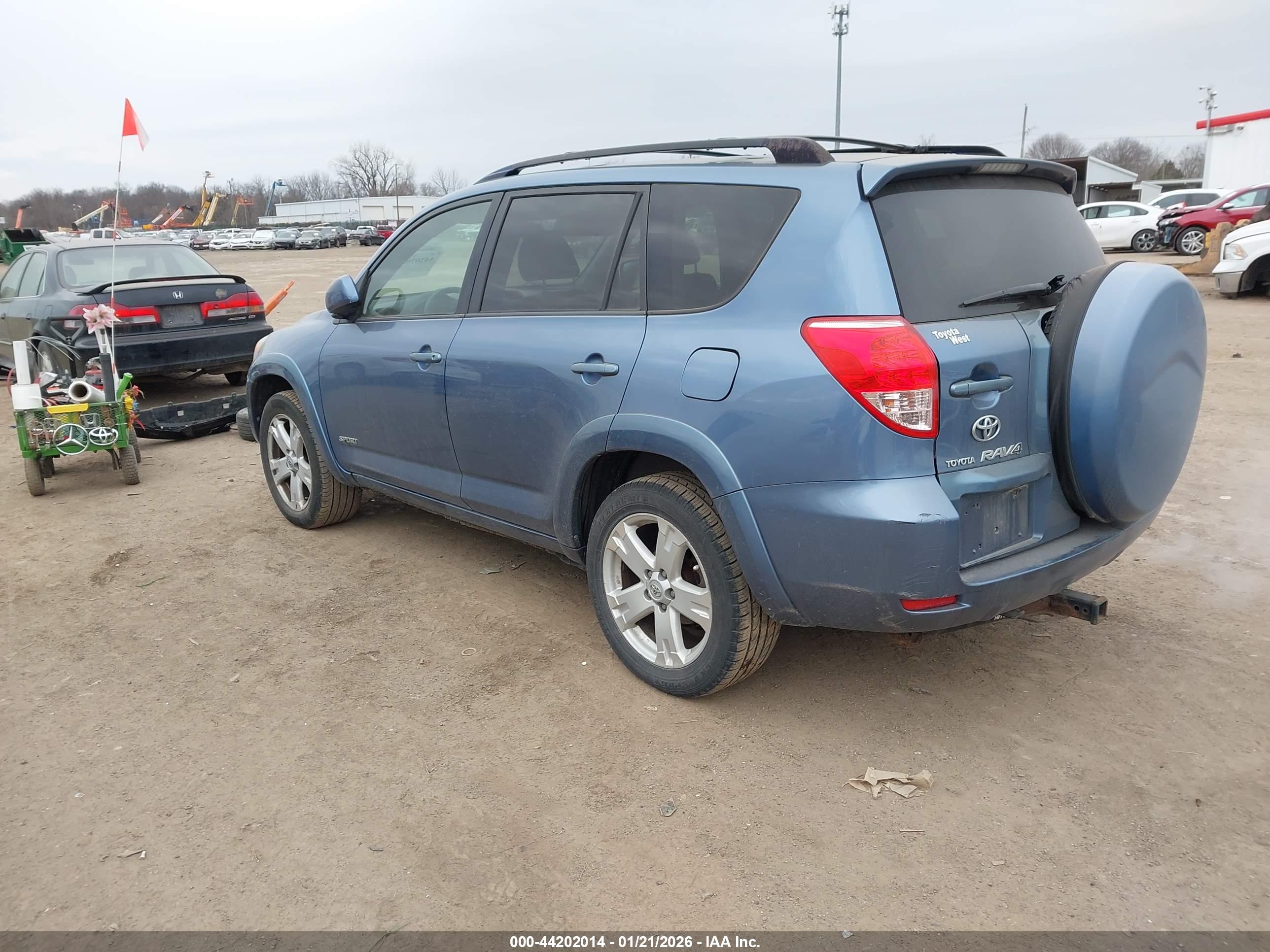 TOYOTA RAV4 image 3