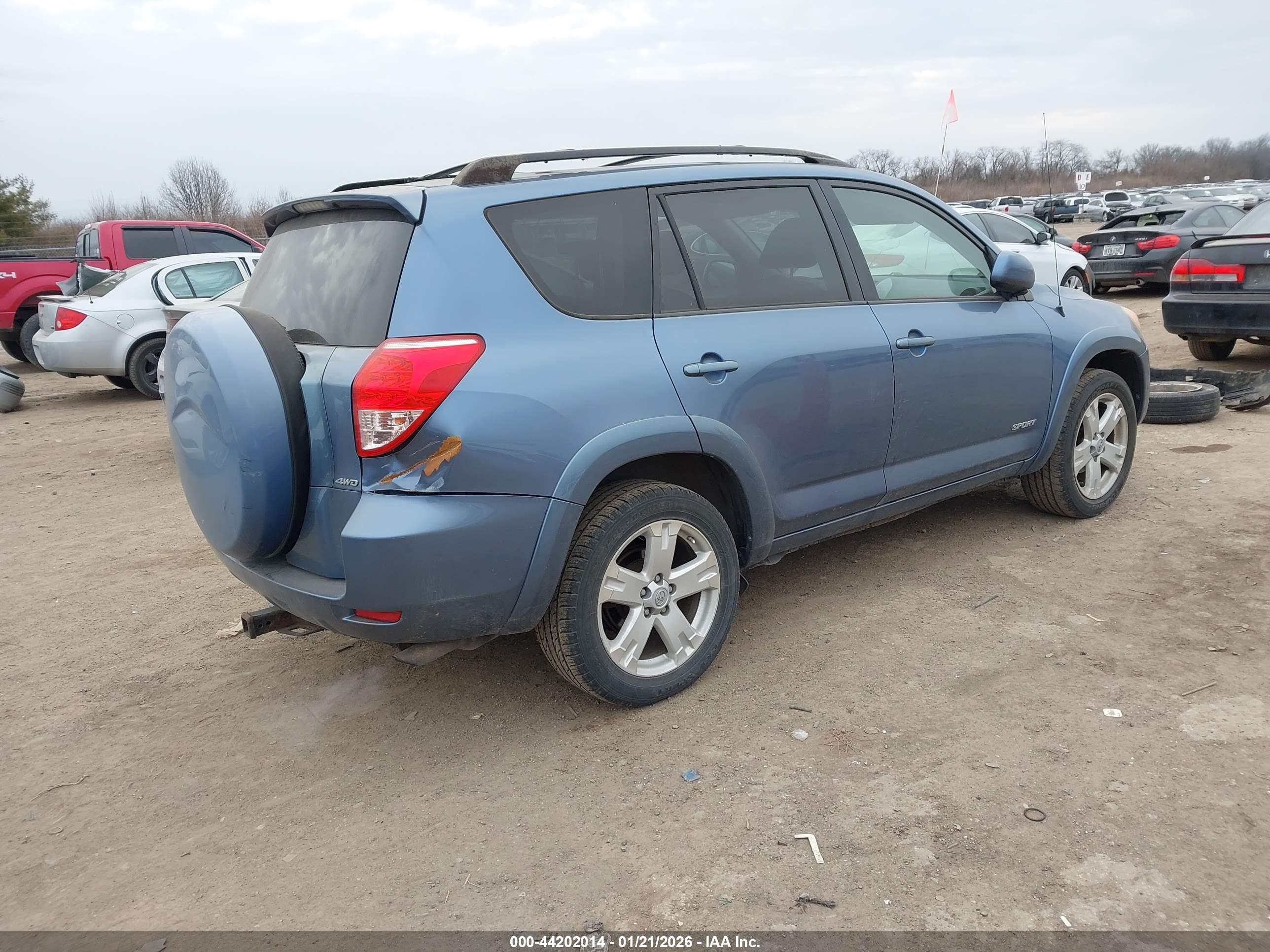 TOYOTA RAV4 image 4