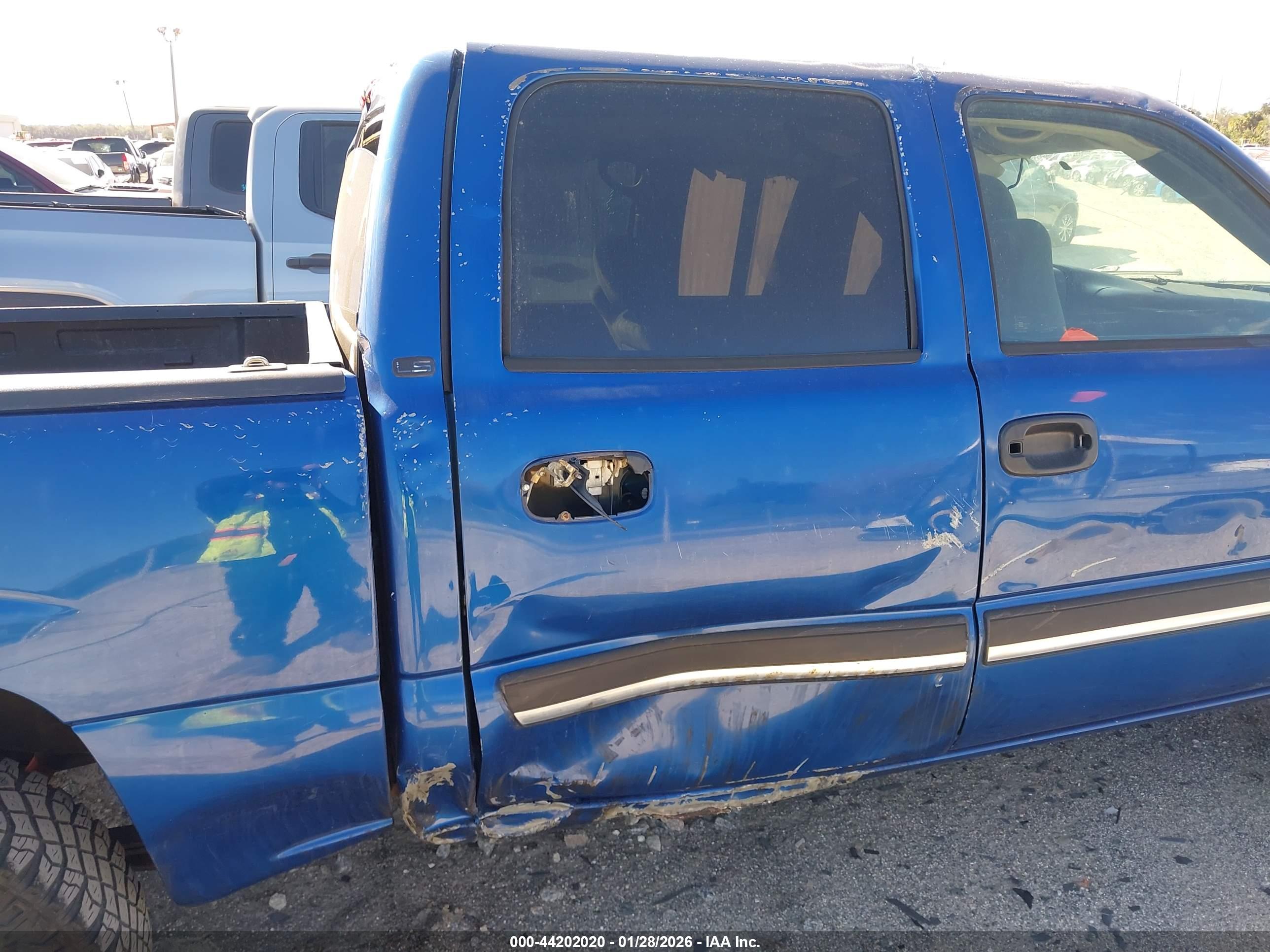 CHEVROLET SILVERADO image 6