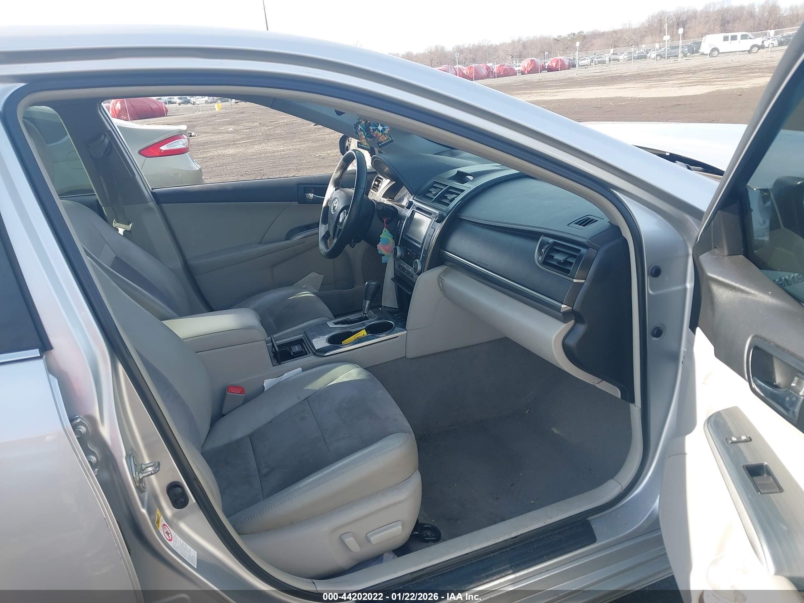 TOYOTA CAMRY image 5