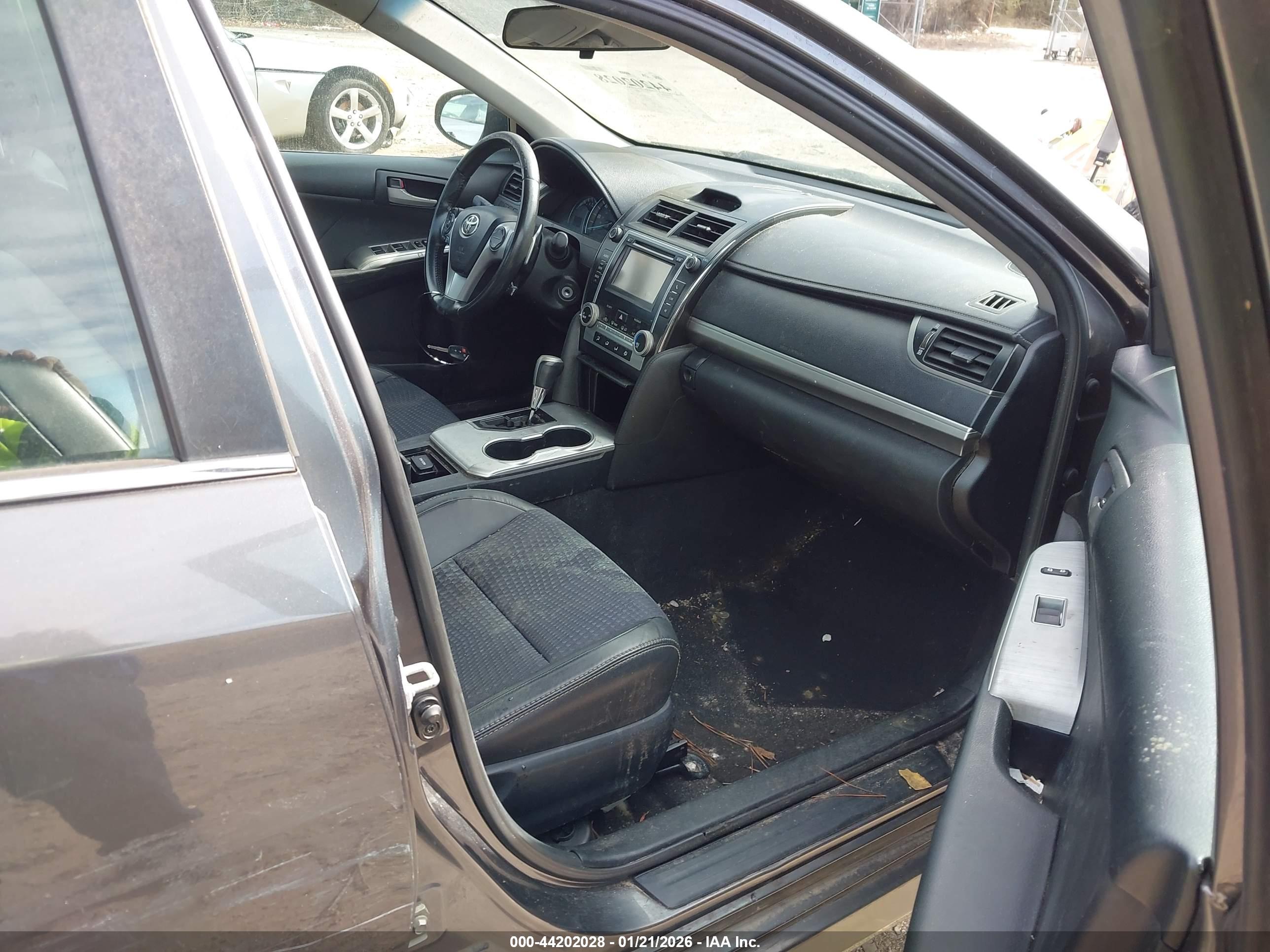 TOYOTA CAMRY image 5