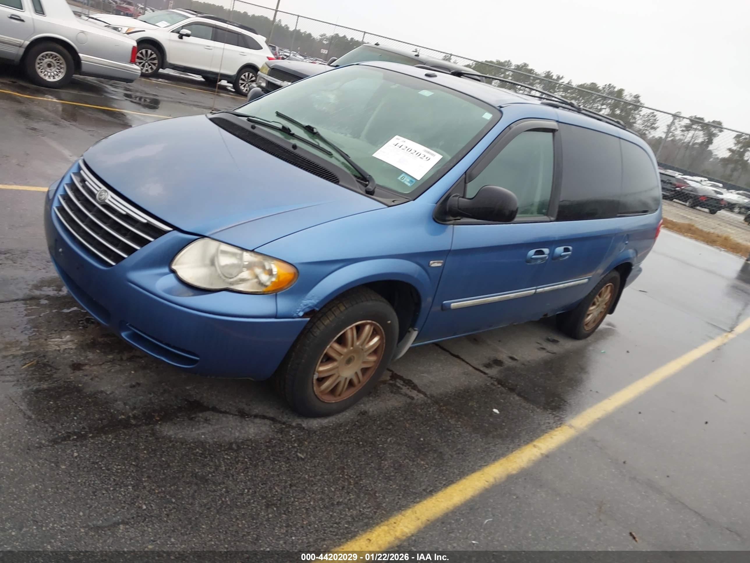 CHRYSLER TOWN image 2