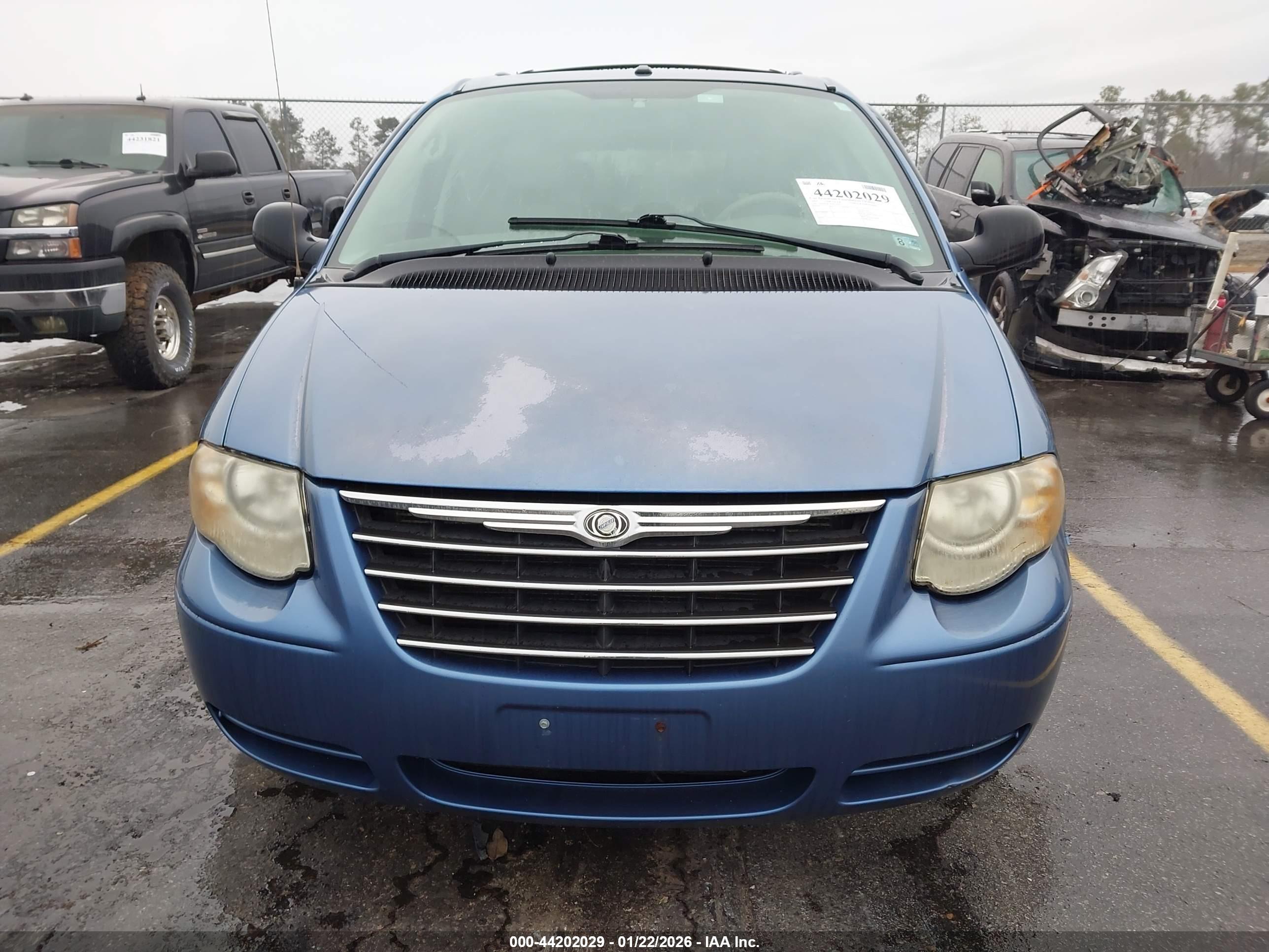 CHRYSLER TOWN image 6