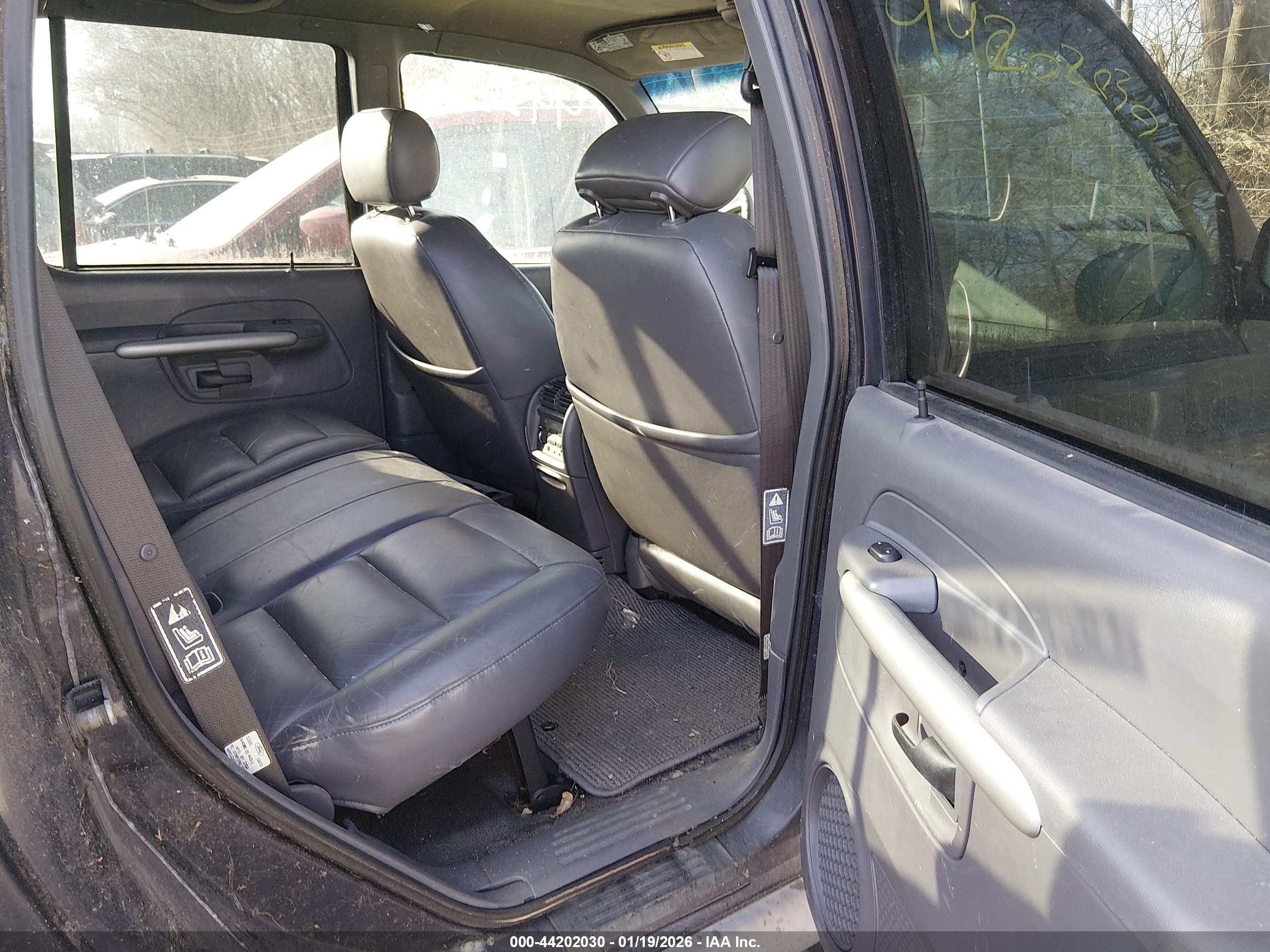 FORD EXPLORER image 8