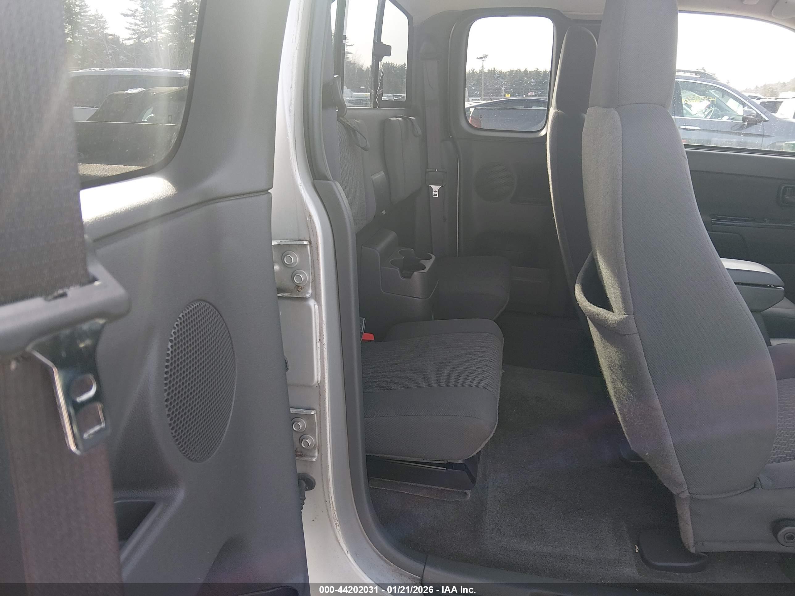 CHEVROLET COLORADO image 8