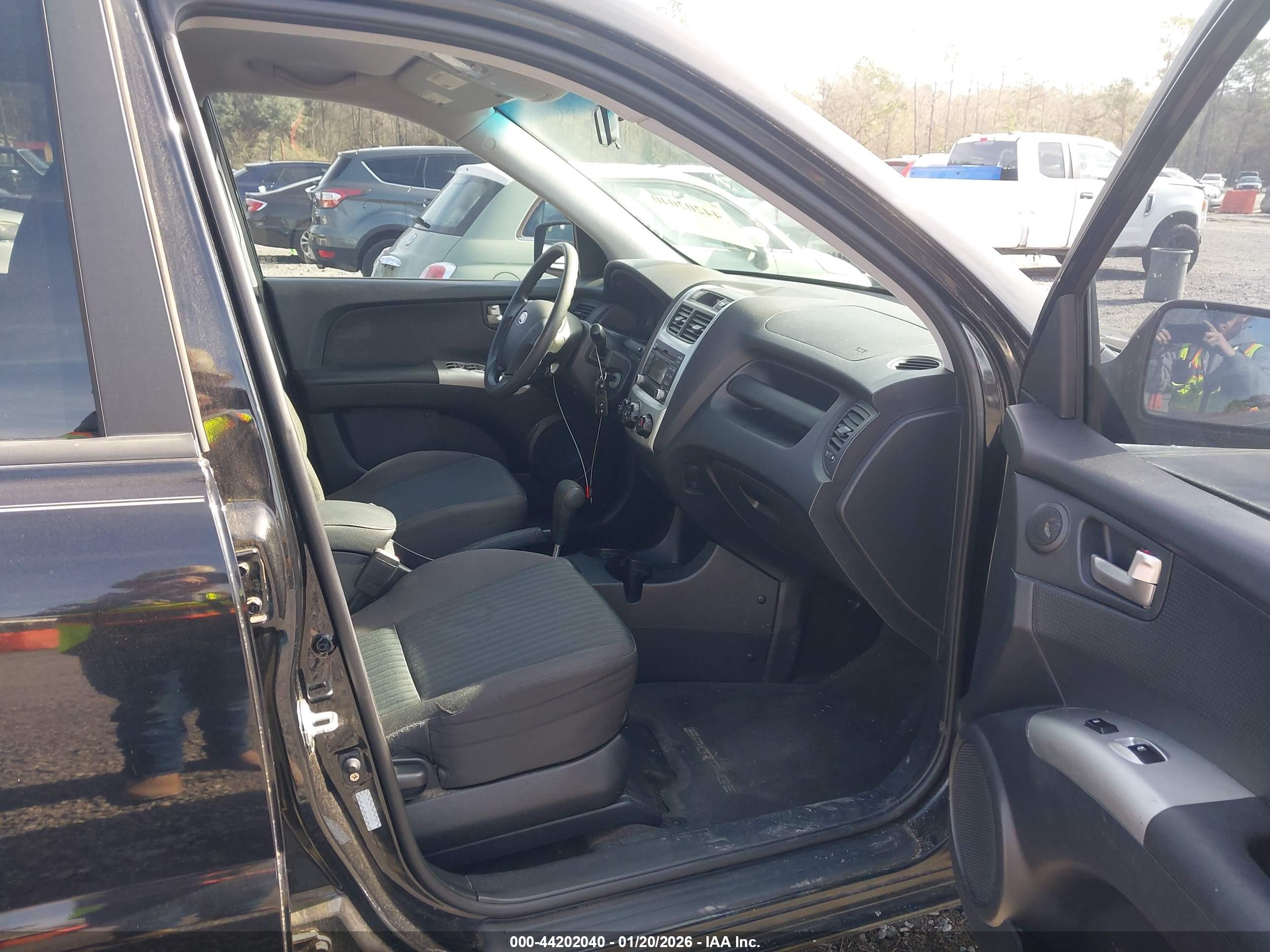 KIA SPORTAGE image 5