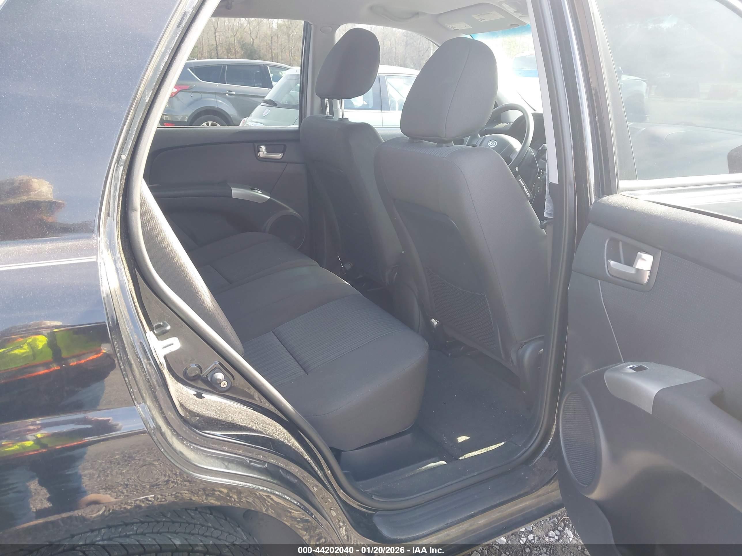 KIA SPORTAGE image 8