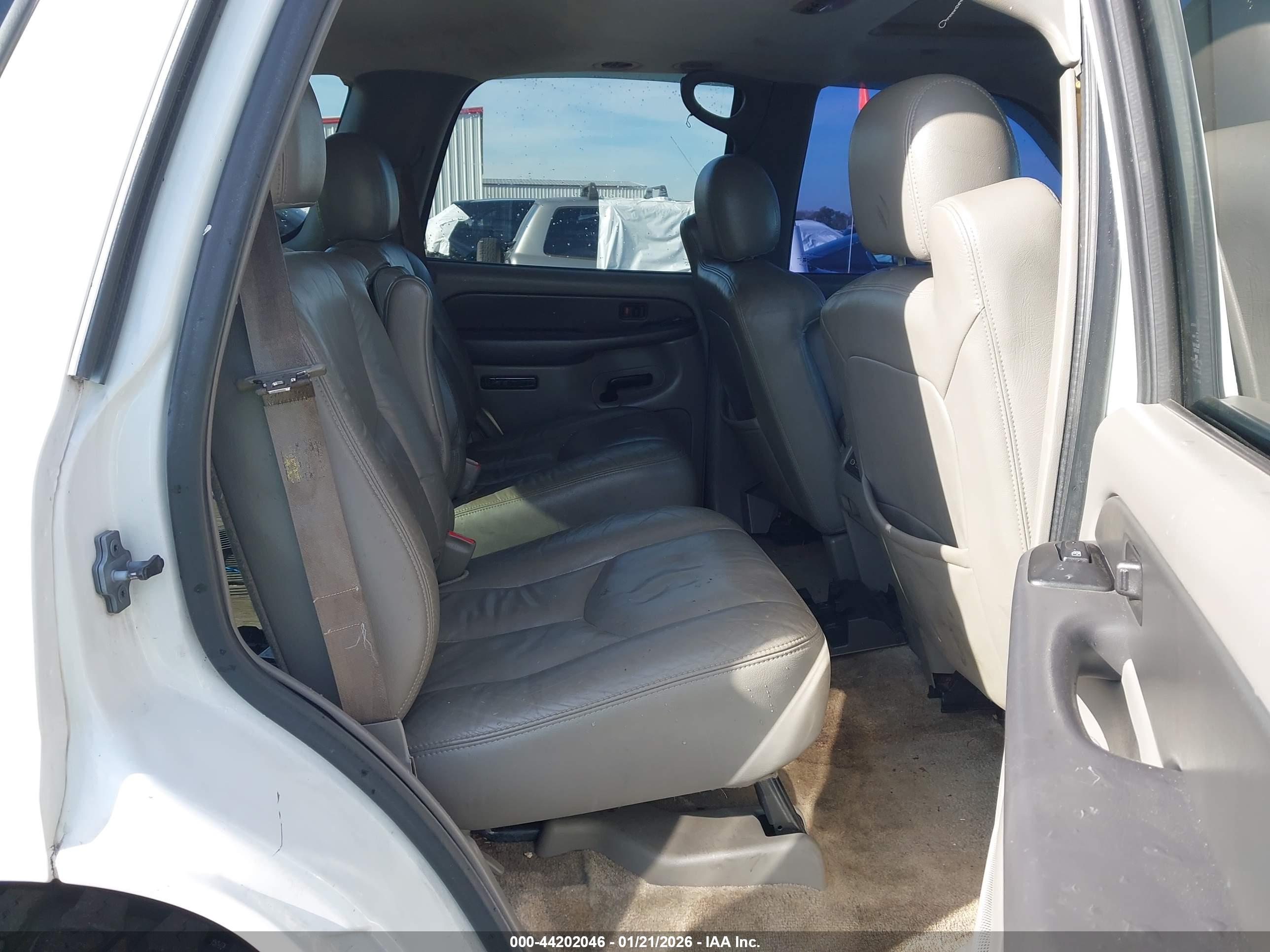 GMC YUKON image 8