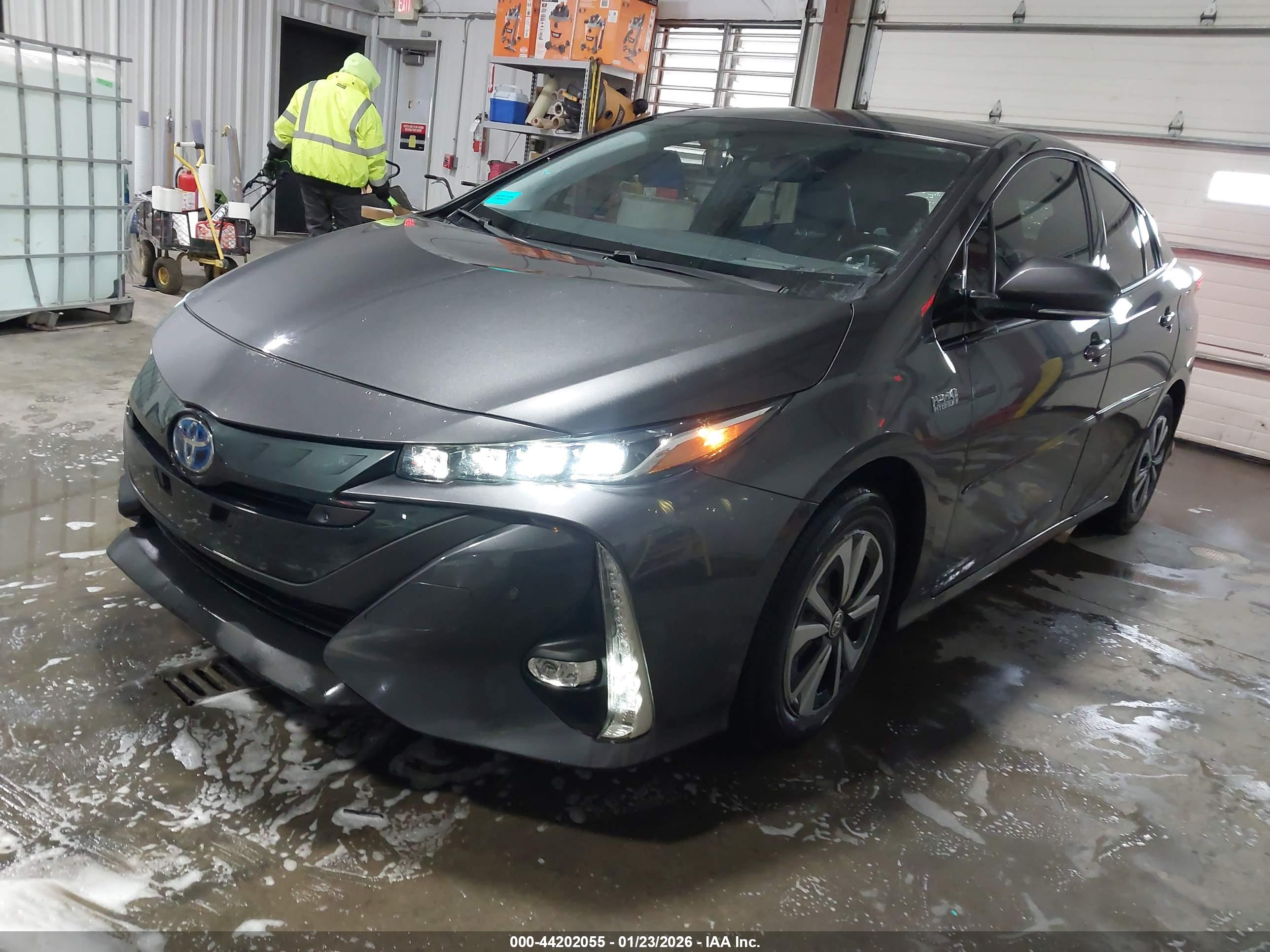 TOYOTA PRIUS image 2