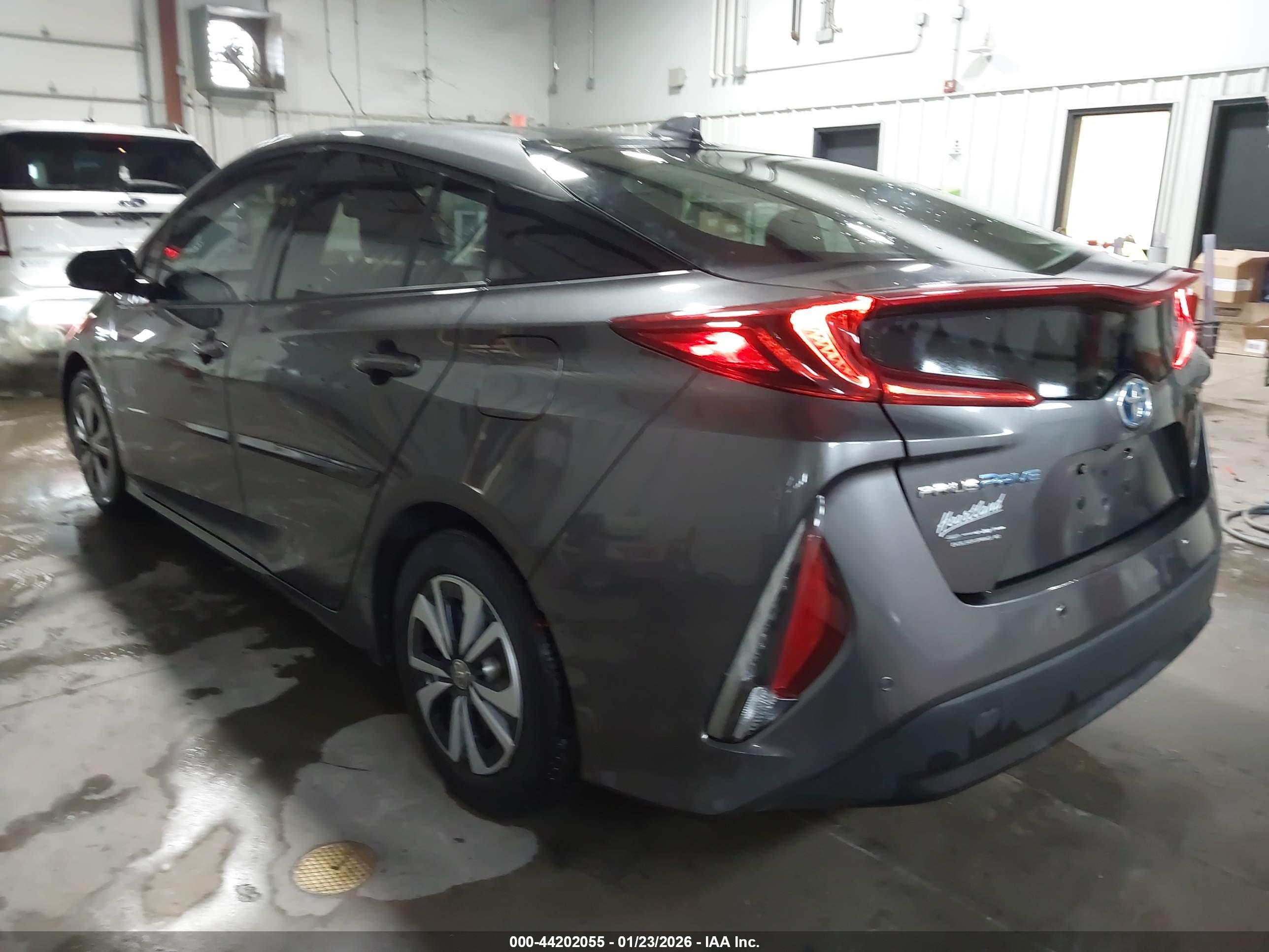 TOYOTA PRIUS image 3