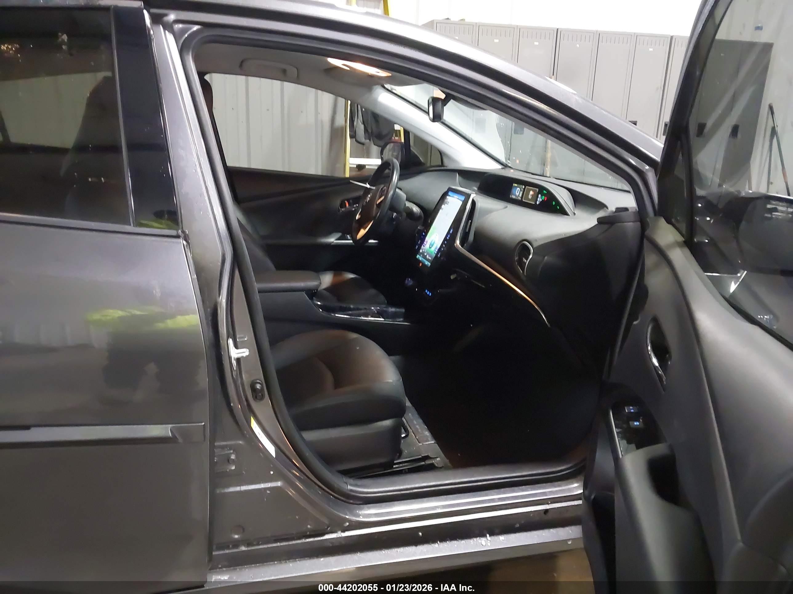 TOYOTA PRIUS image 5