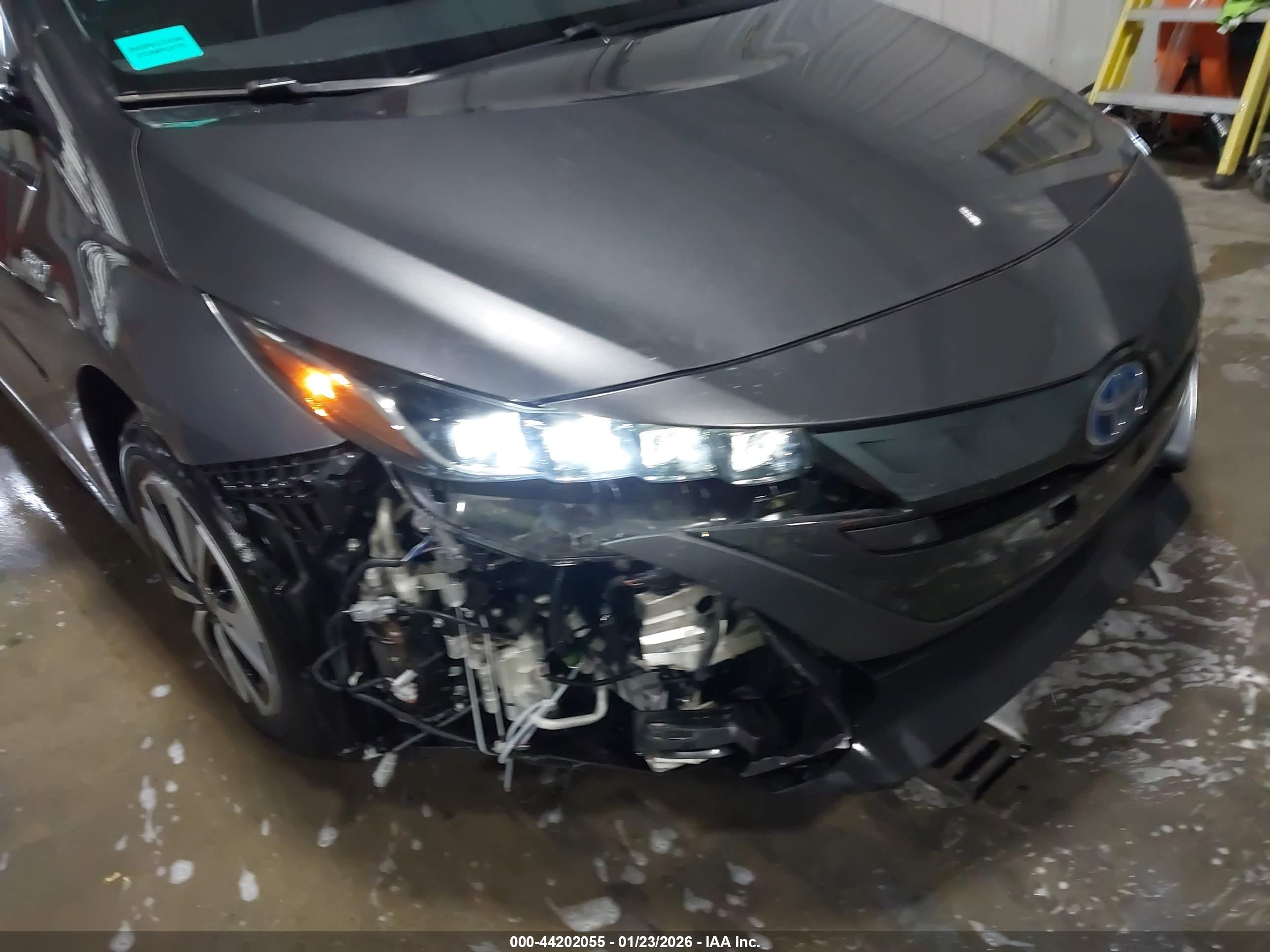 TOYOTA PRIUS image 6