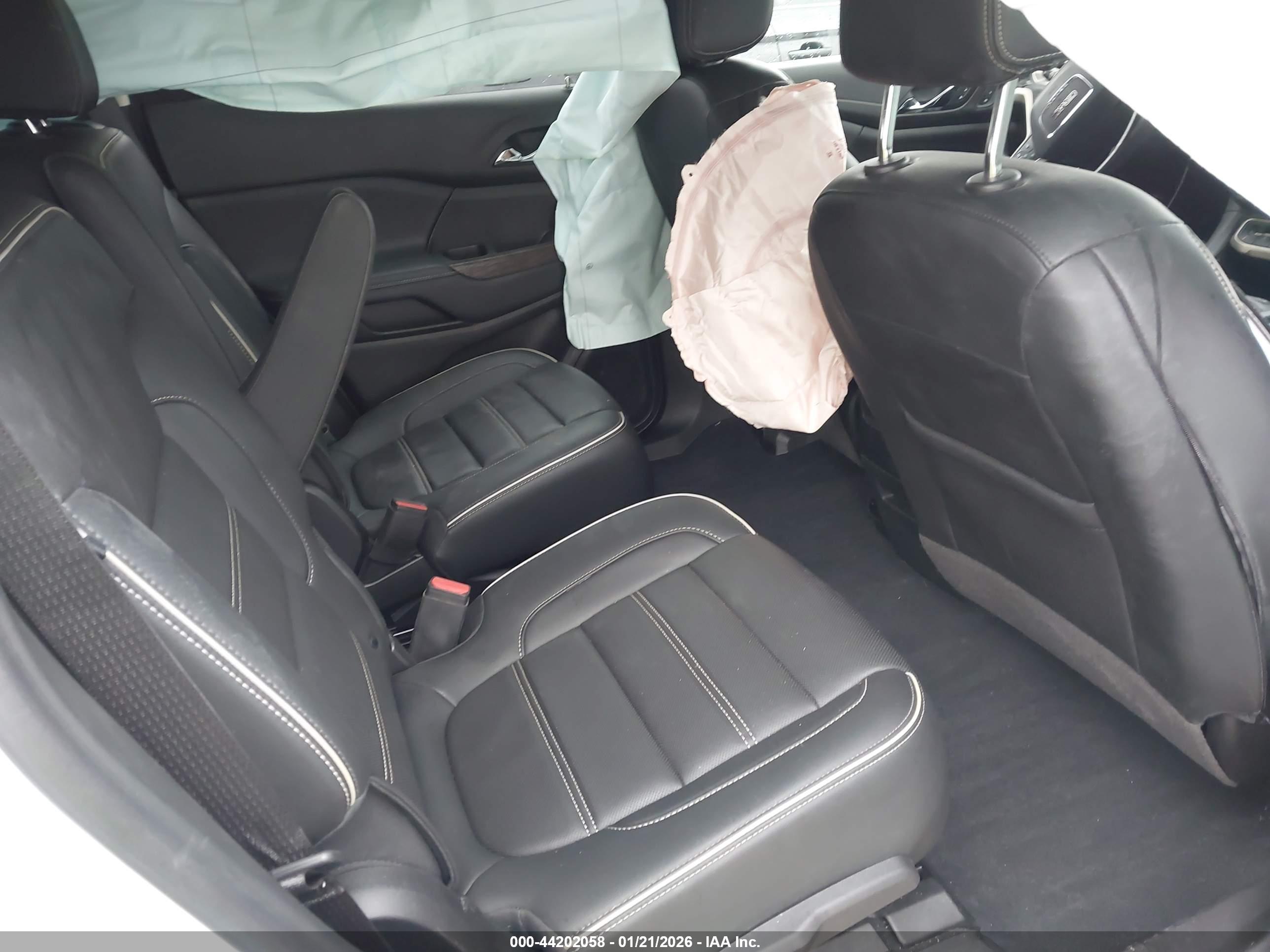 GMC ACADIA image 8
