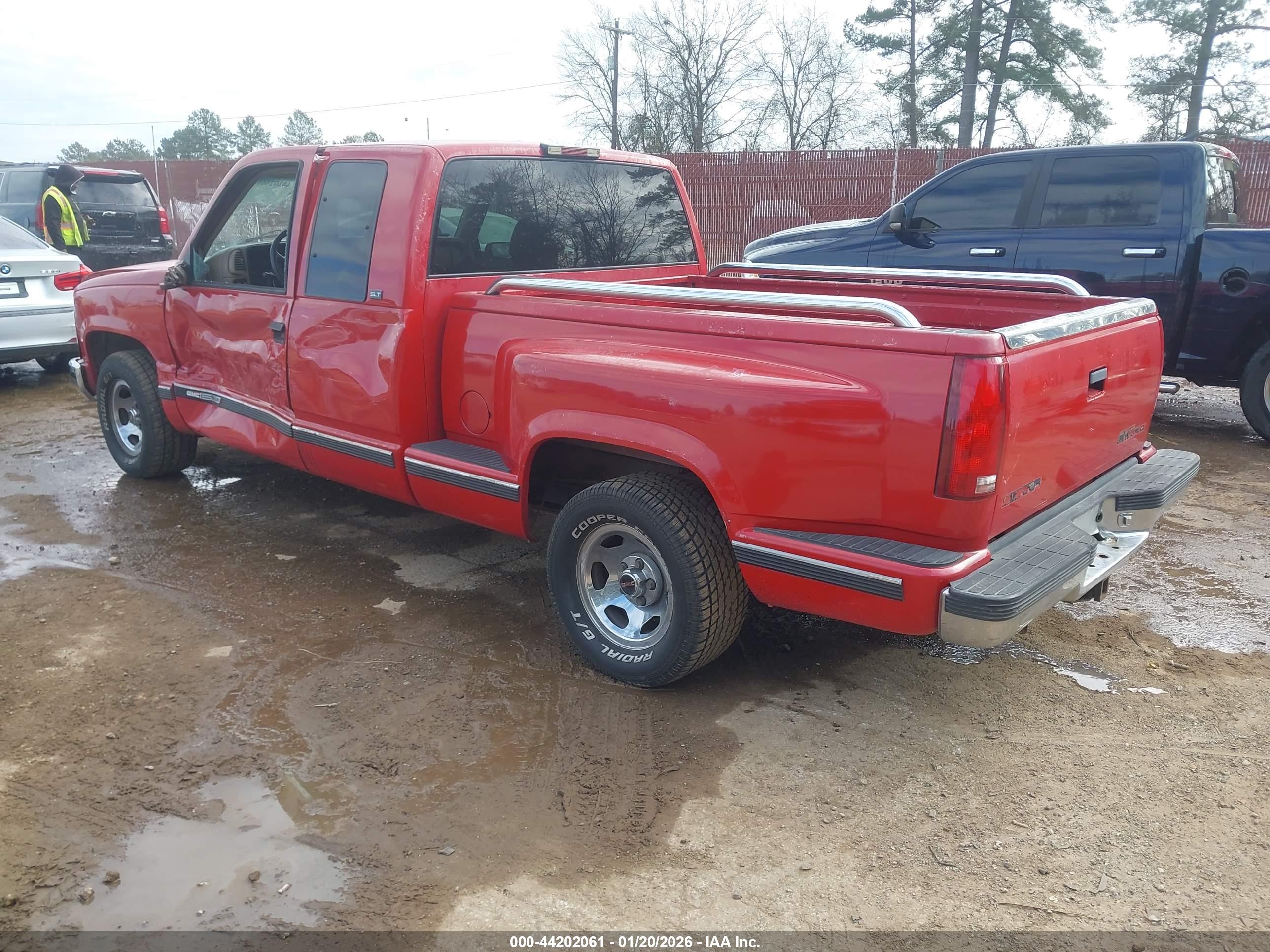 GMC SIERRA image 3