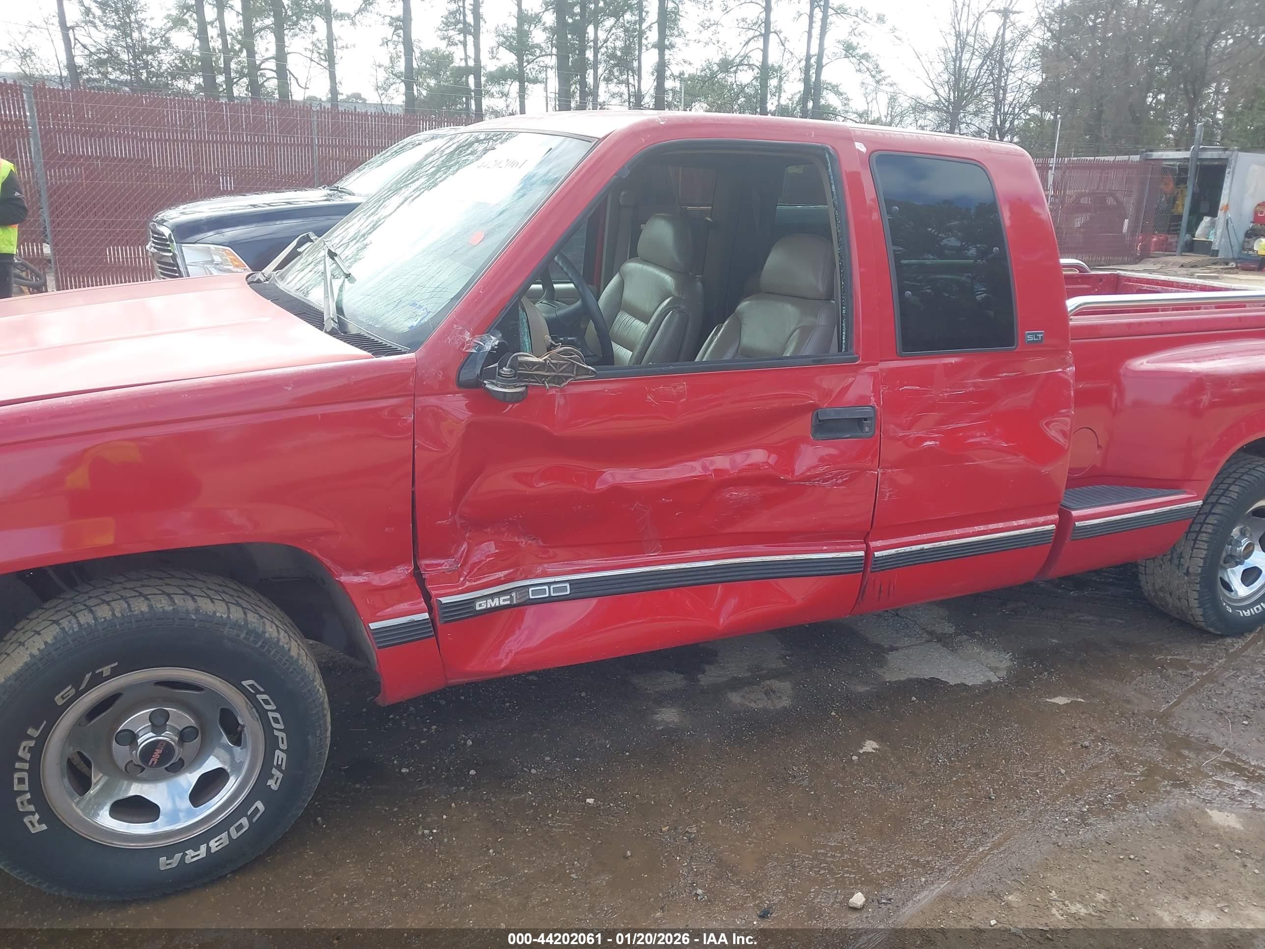 GMC SIERRA image 6