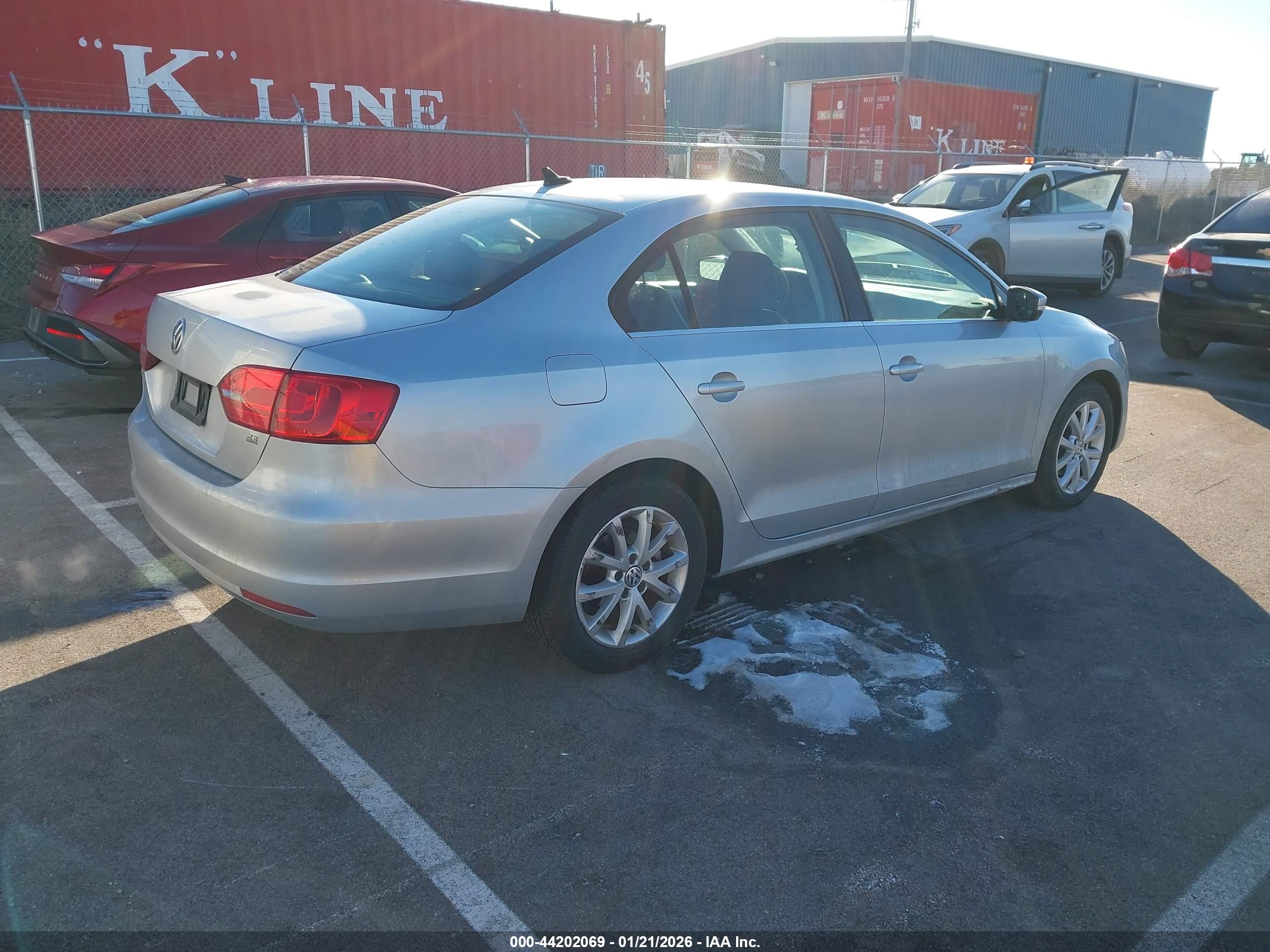 VOLKSWAGEN JETTA image 4