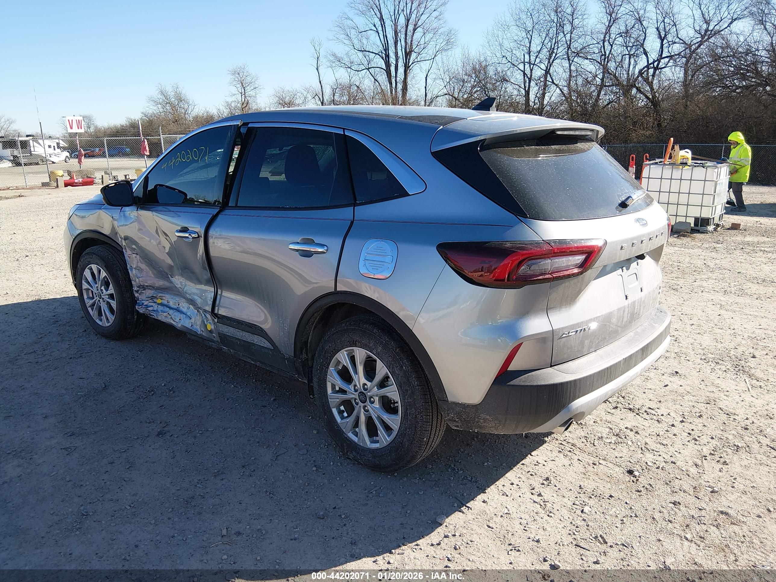 FORD ESCAPE image 3