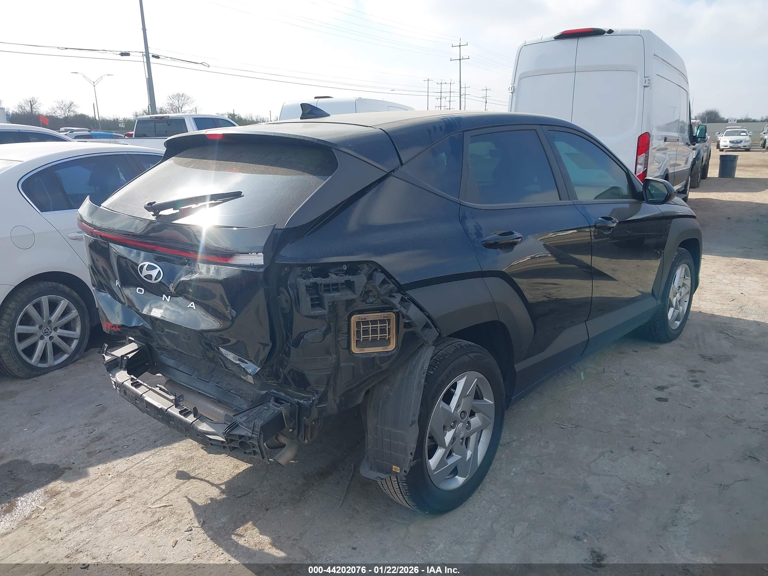 HYUNDAI KONA image 4