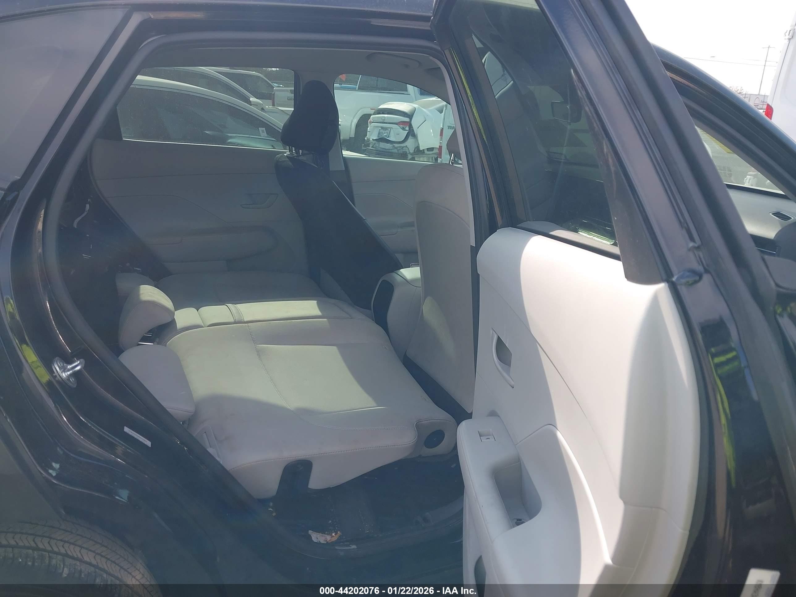 HYUNDAI KONA image 8