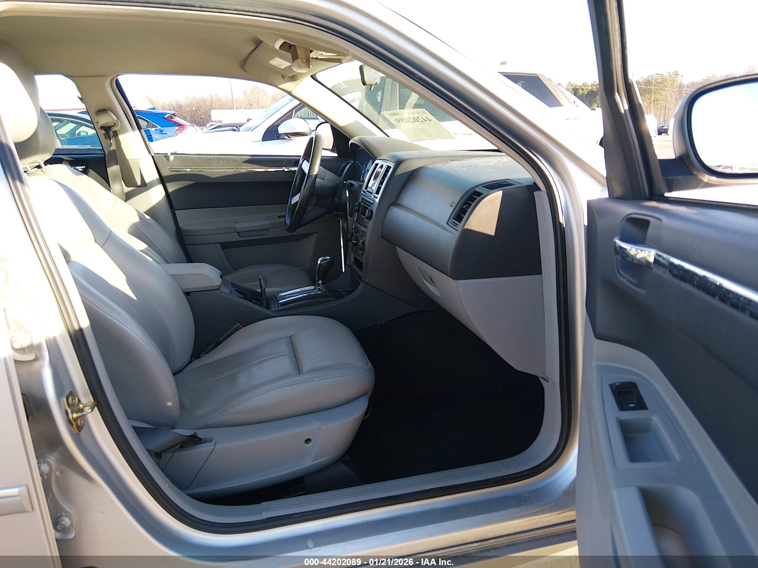 CHRYSLER 300 image 5