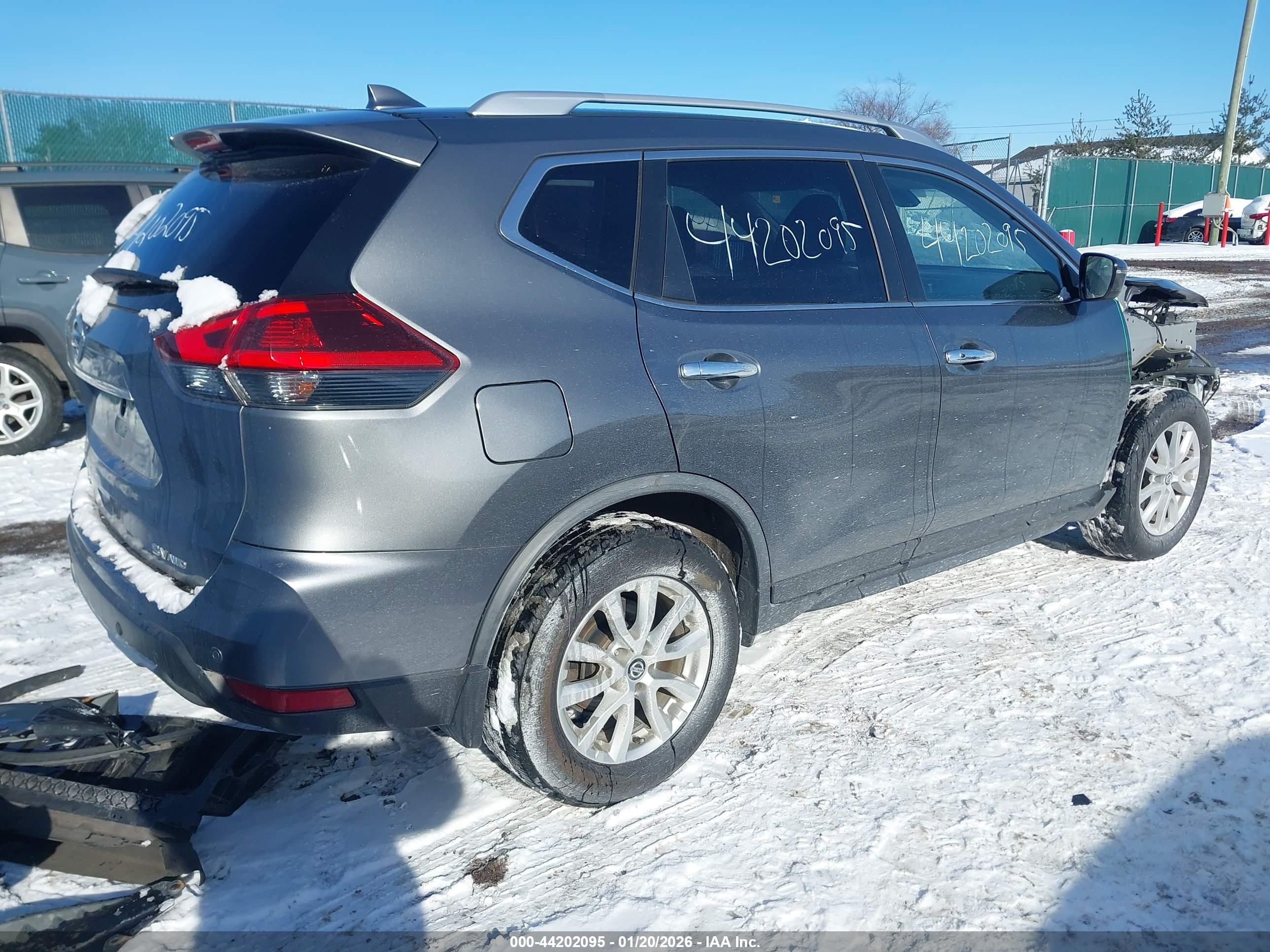 NISSAN ROGUE image 4