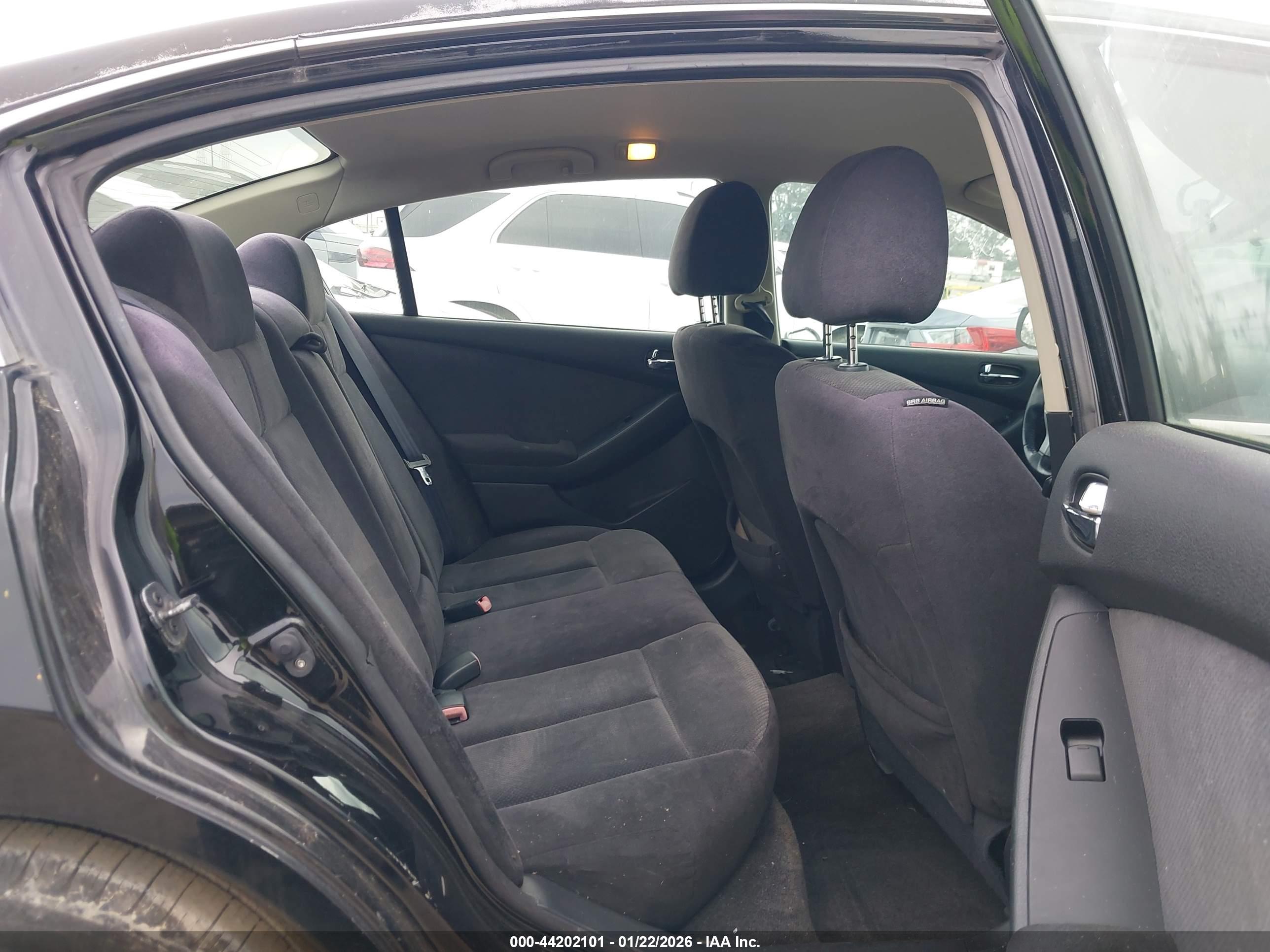 NISSAN ALTIMA image 8