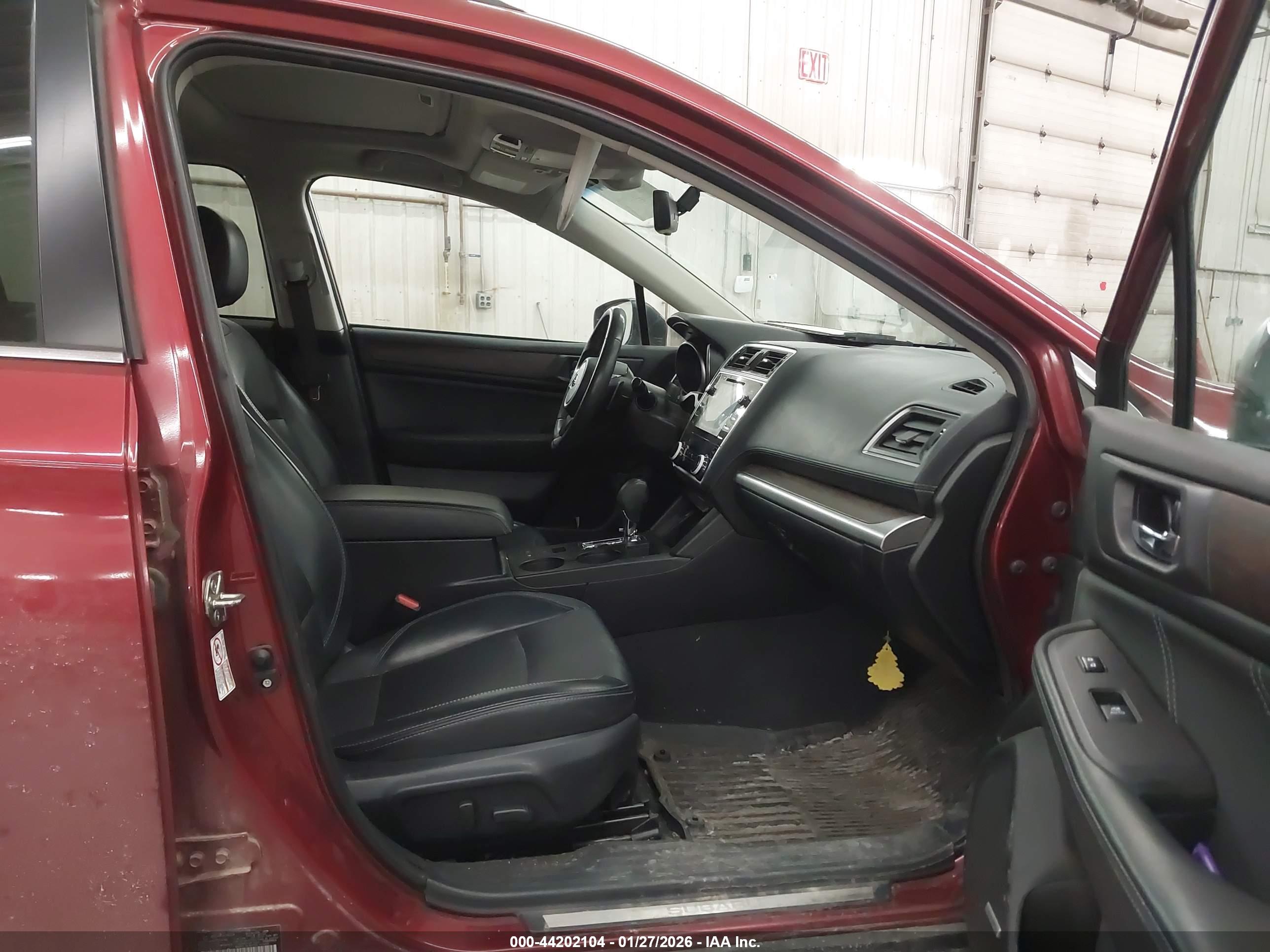 SUBARU OUTBACK image 5