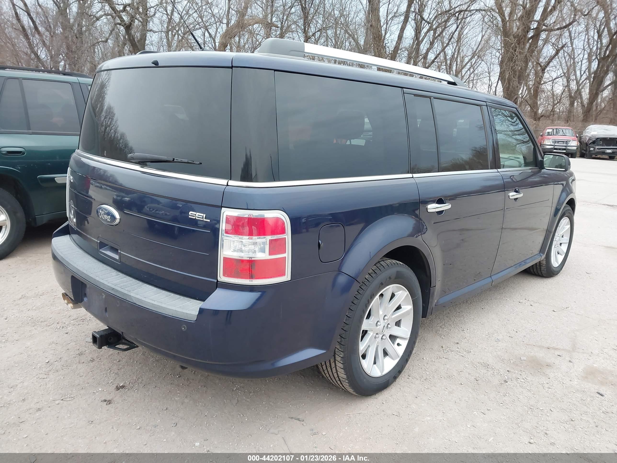 FORD FLEX image 4