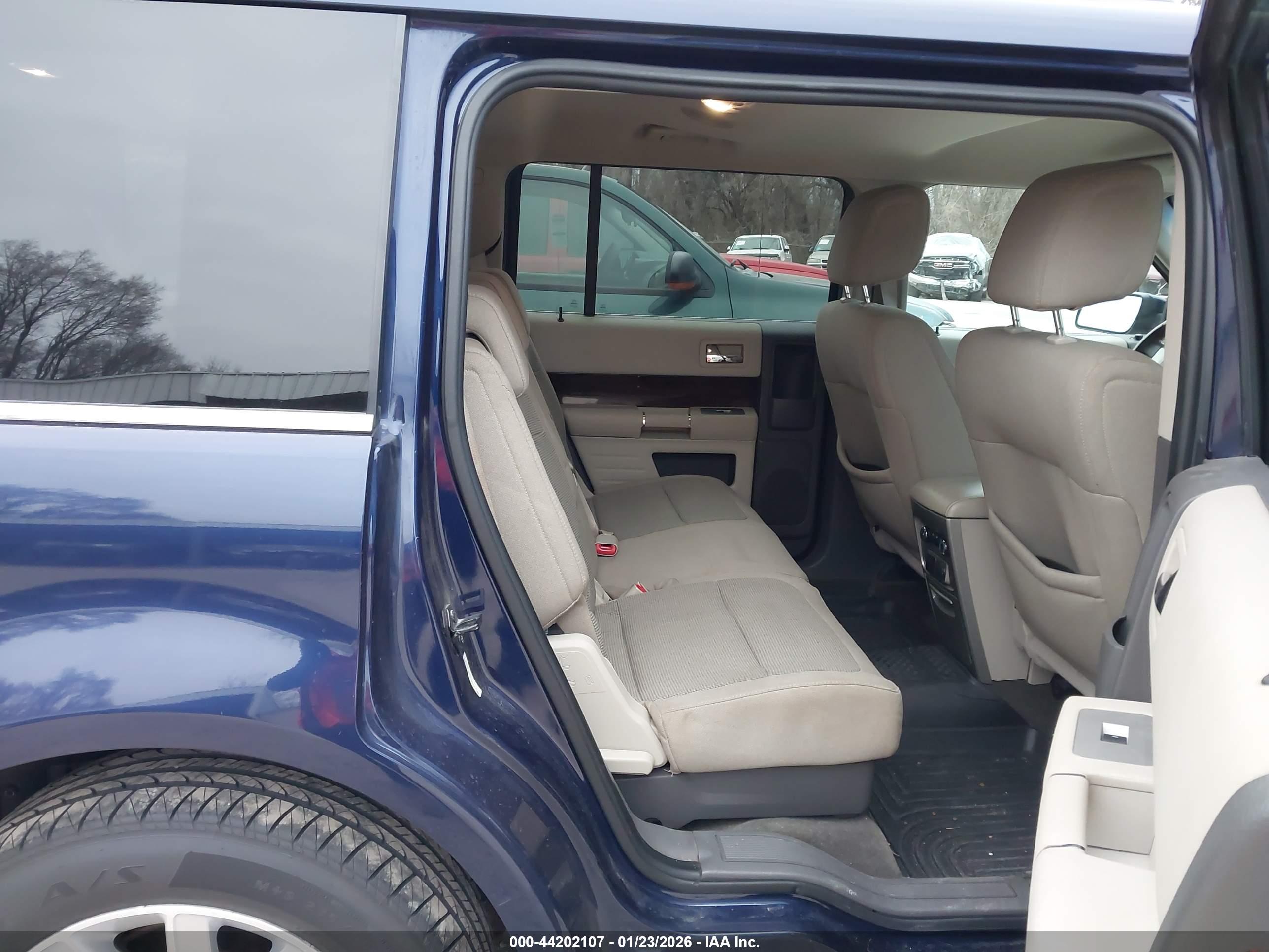 FORD FLEX image 8