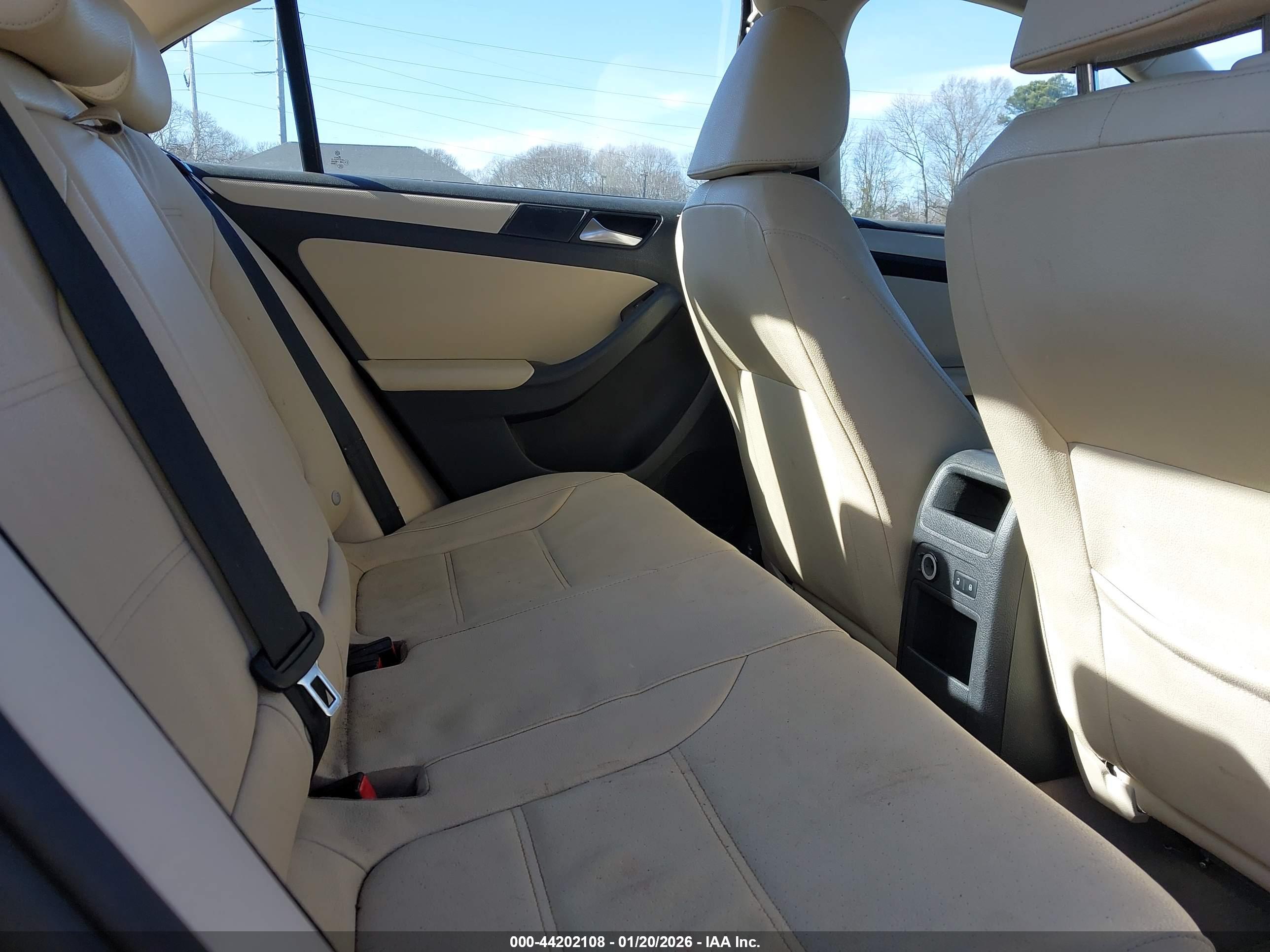 VOLKSWAGEN JETTA image 8