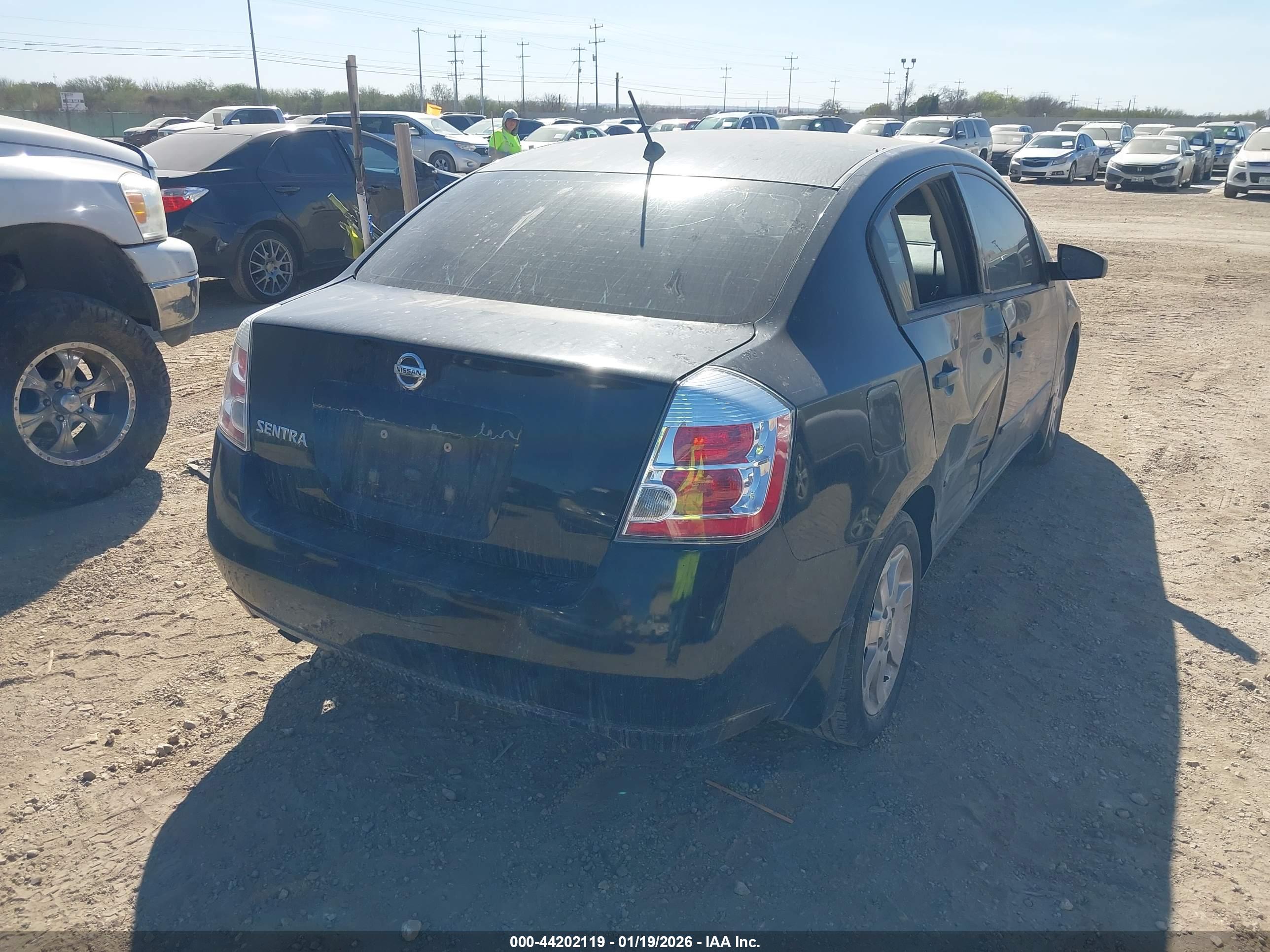 NISSAN SENTRA image 4