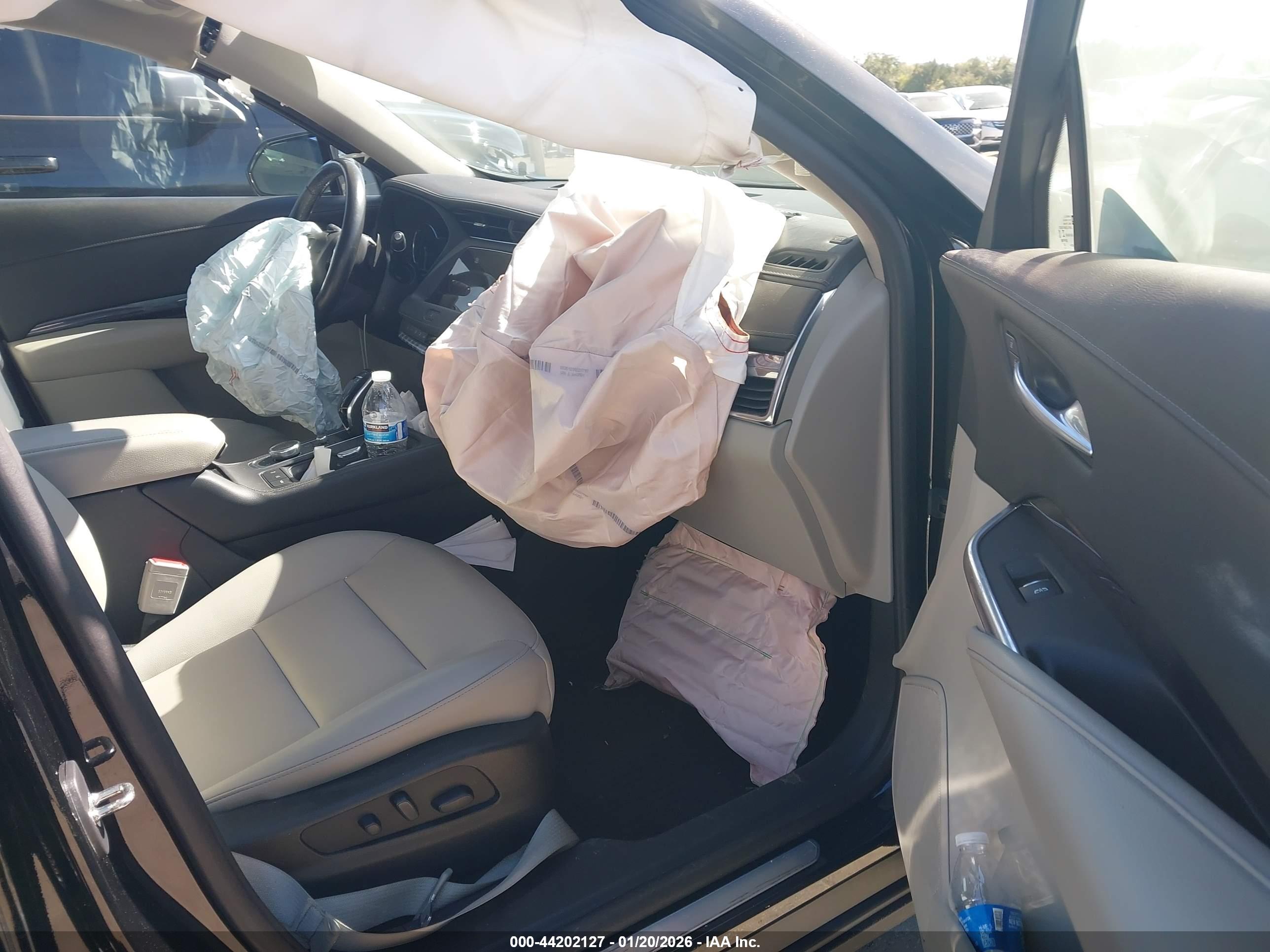 CADILLAC XT4 image 5