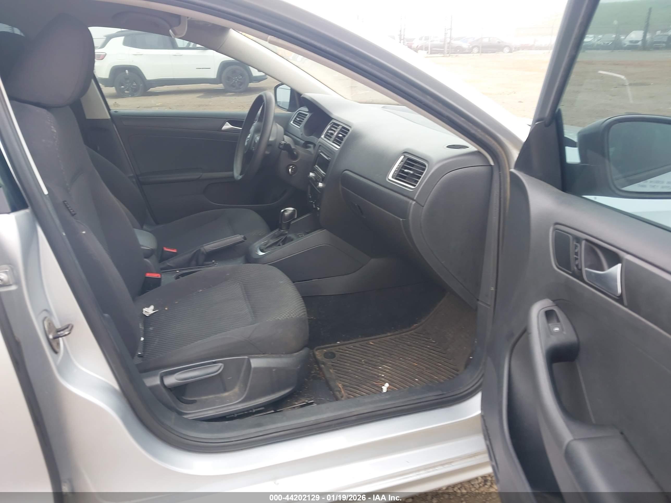VOLKSWAGEN JETTA image 5
