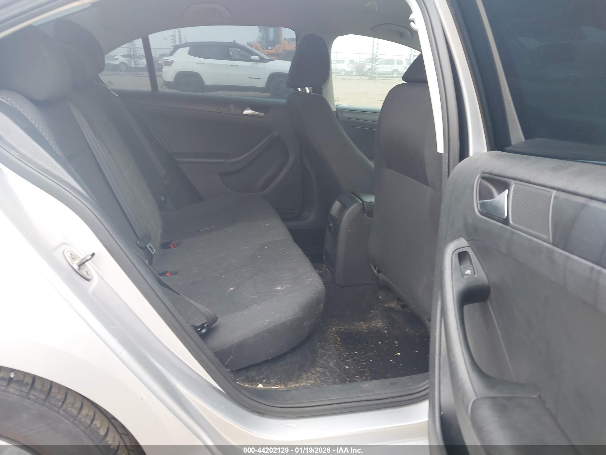 VOLKSWAGEN JETTA image 8
