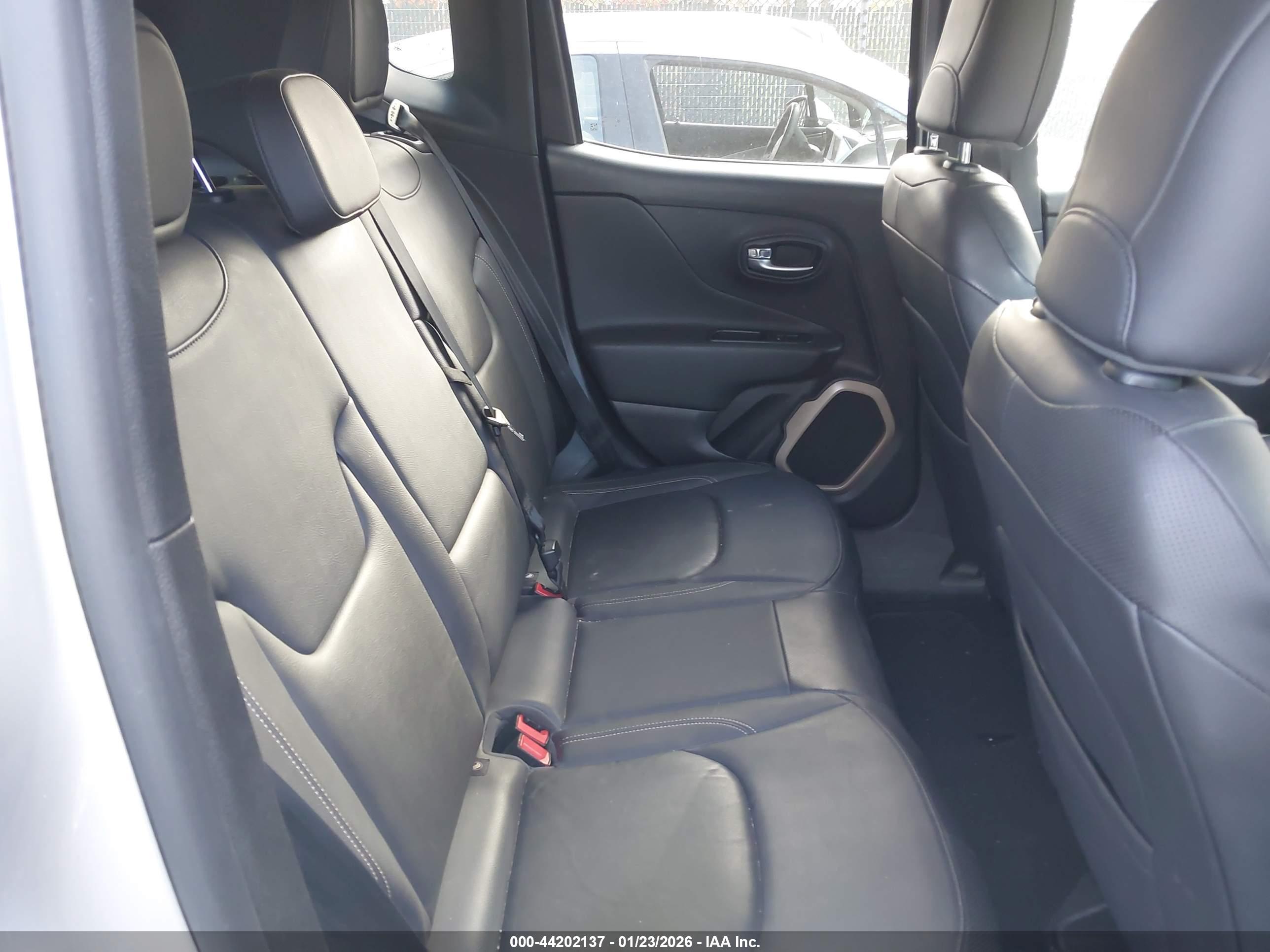 JEEP RENEGADE image 8