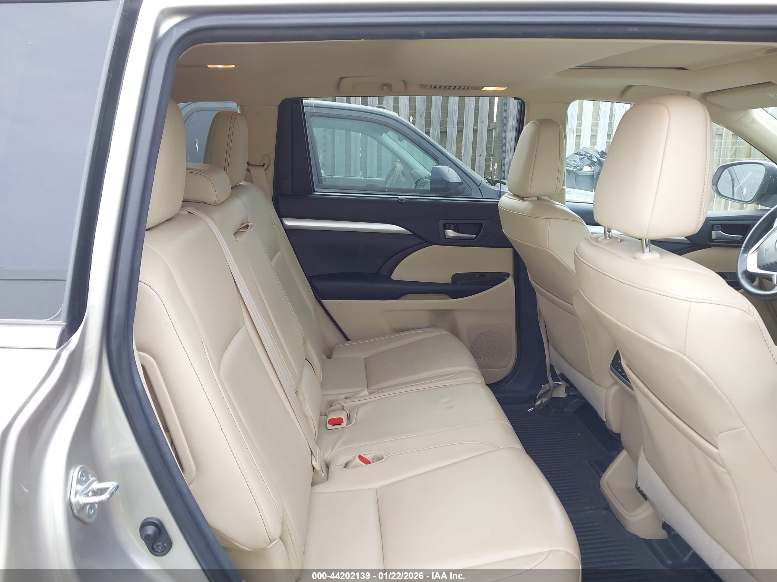 TOYOTA HIGHLANDER image 8