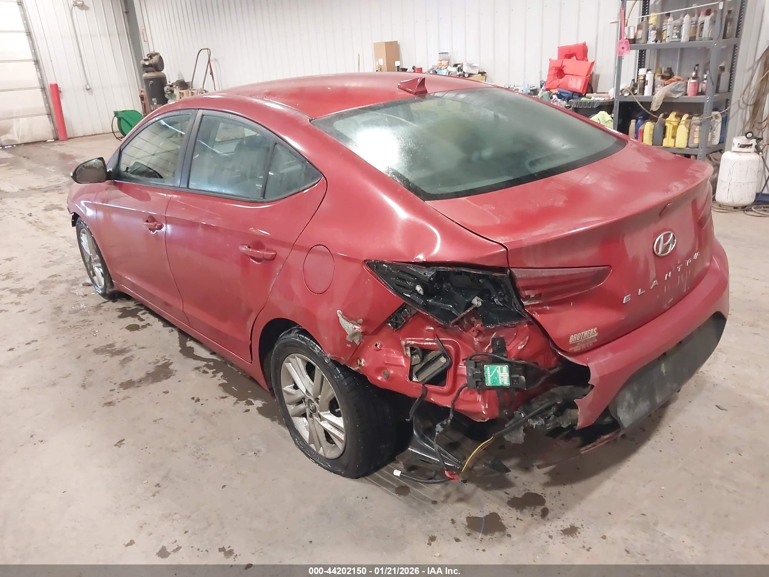 HYUNDAI ELANTRA image 3
