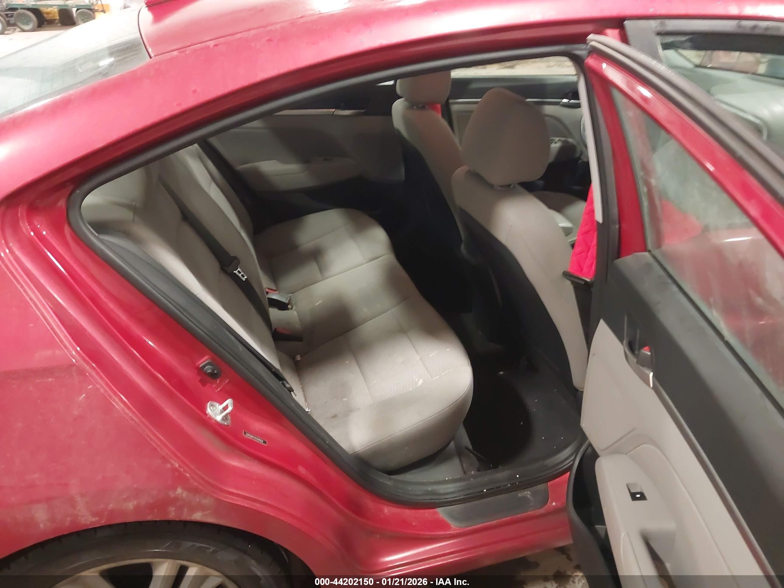 HYUNDAI ELANTRA image 8