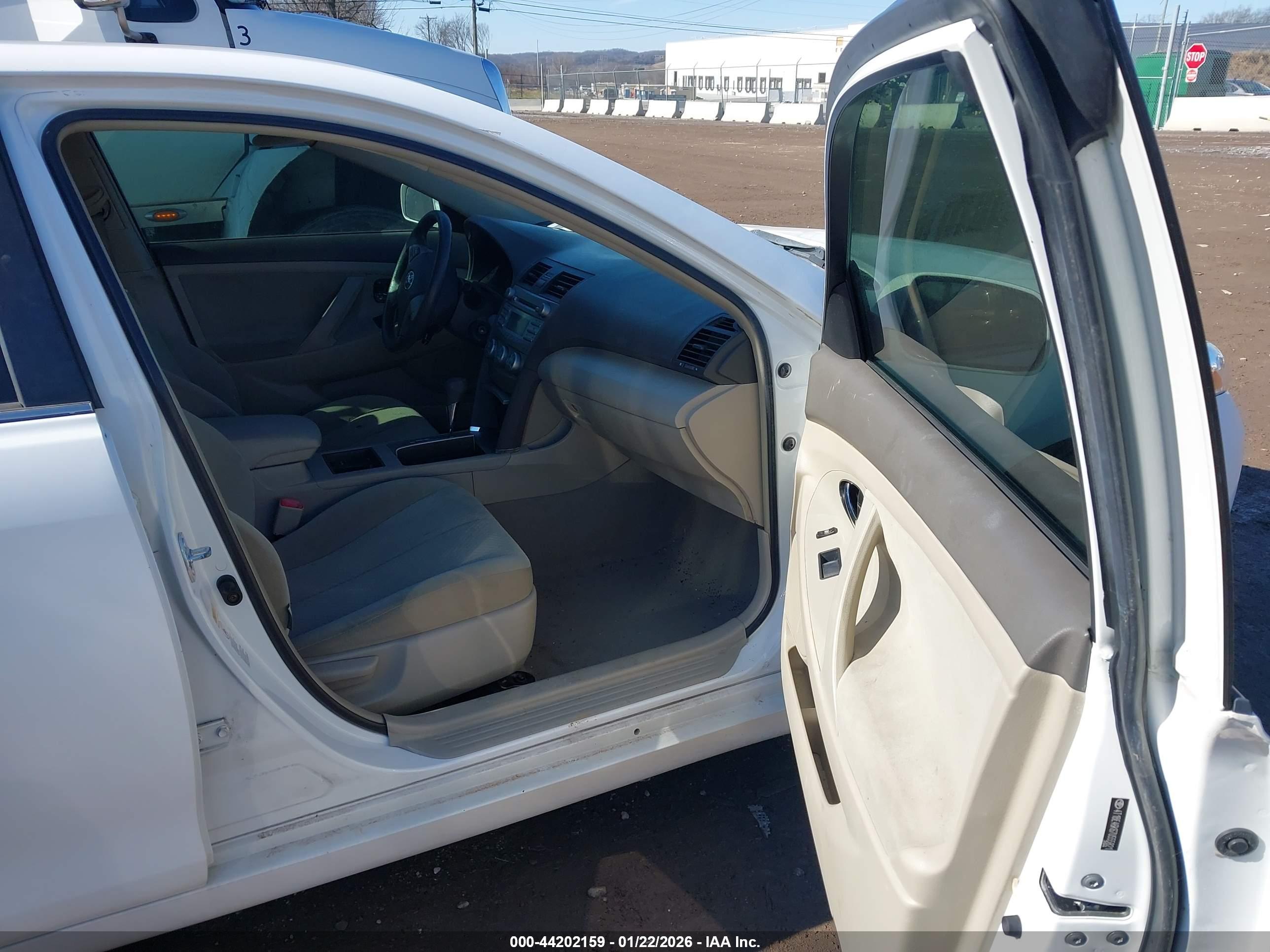 TOYOTA CAMRY image 5