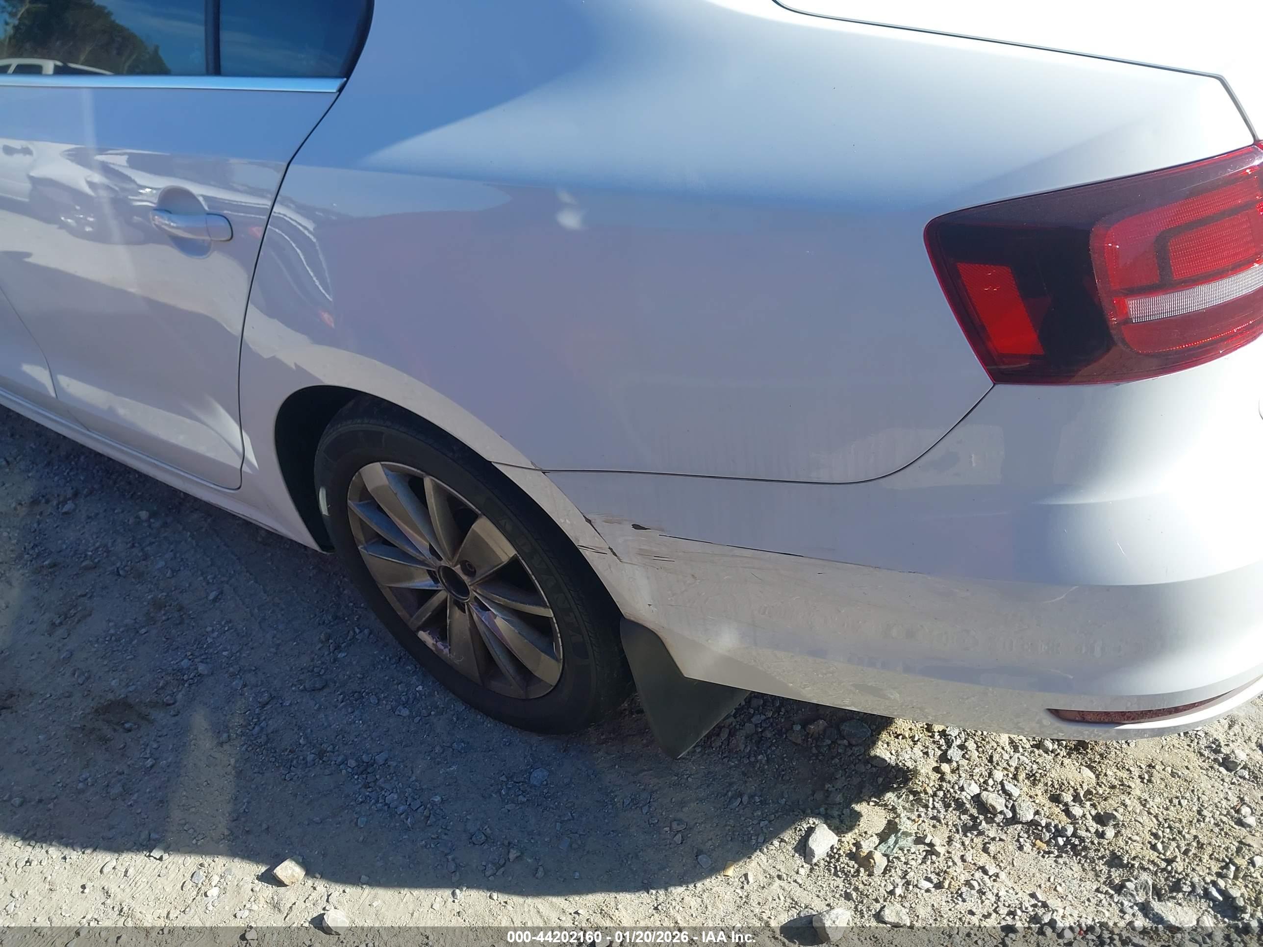 VOLKSWAGEN JETTA image 6