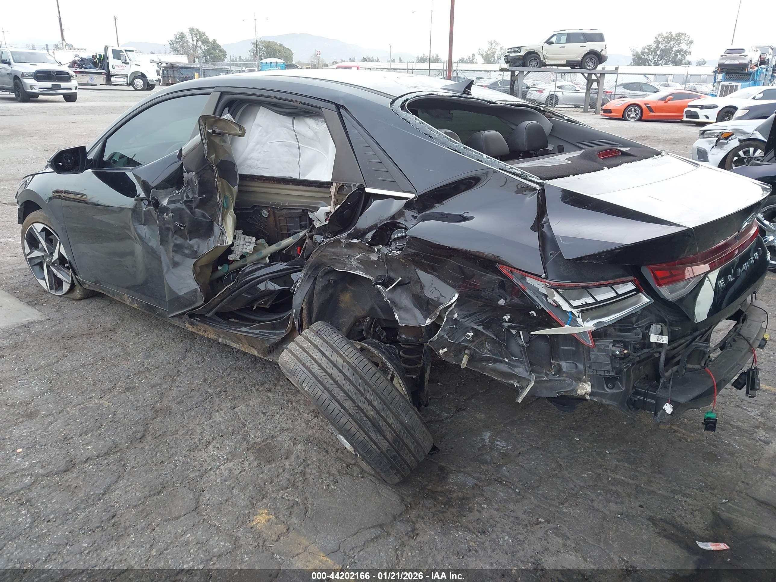 HYUNDAI ELANTRA image 3
