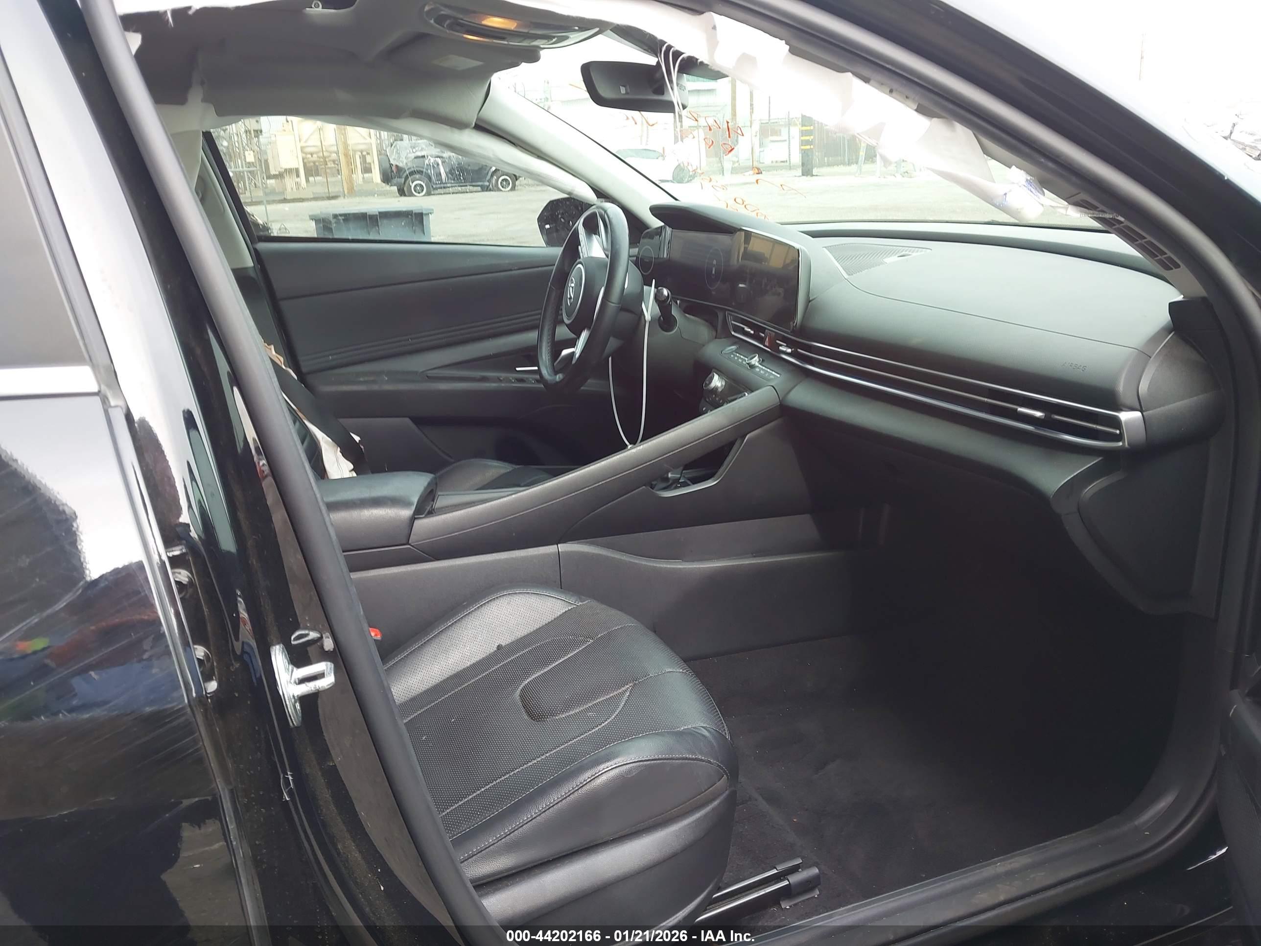HYUNDAI ELANTRA image 5