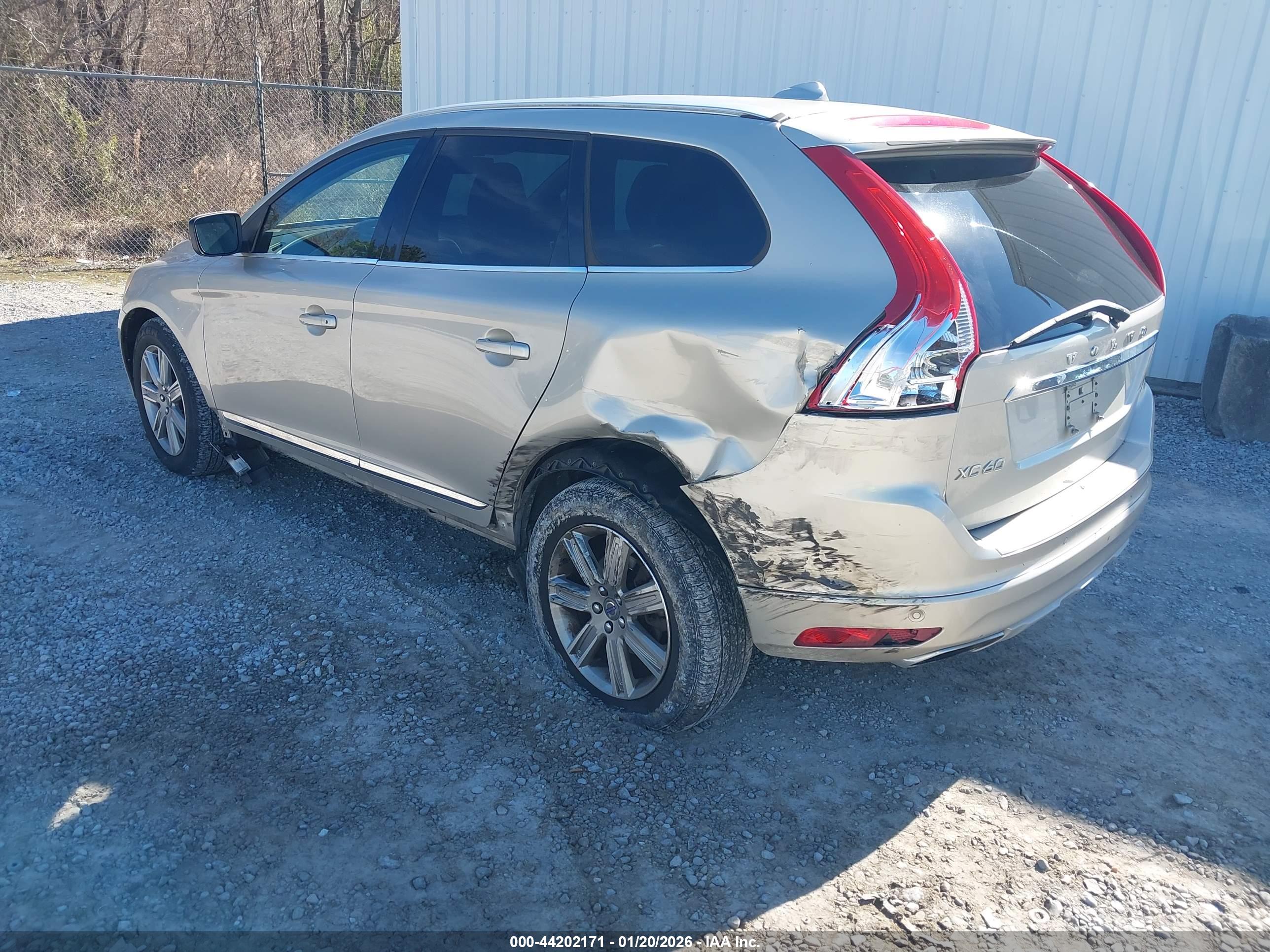 VOLVO XC60 image 3